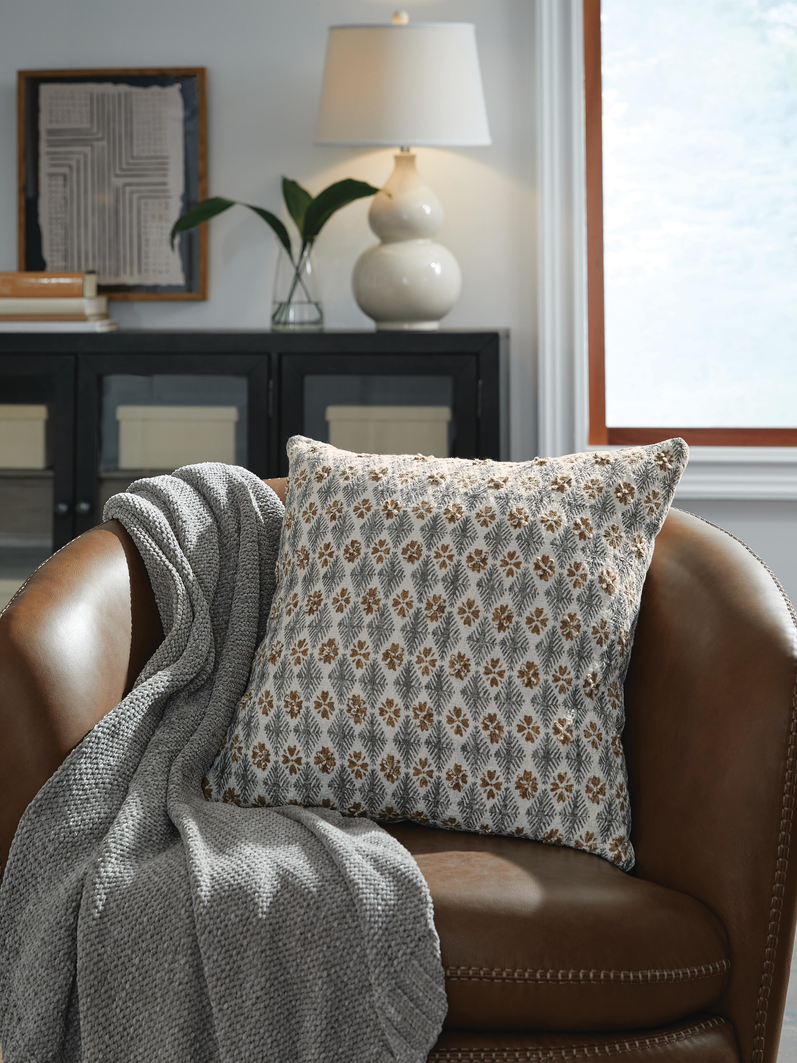 J&M Furniture - Ashley Furniture - Dainwick Pillow (Set of 4) - Pillow (4/CS) - A1001102