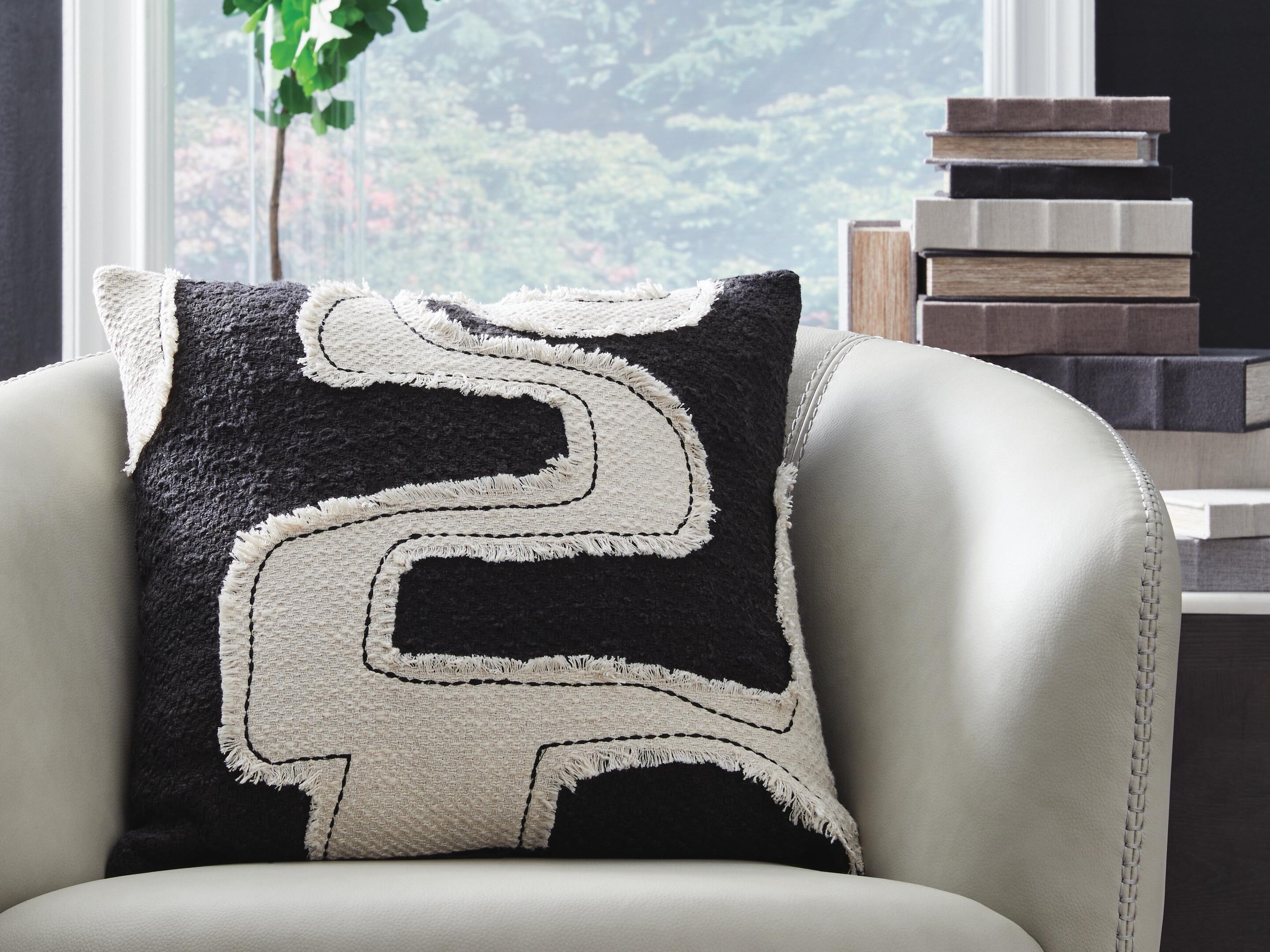 J&M Furniture - Ashley Furniture - Veerbank Pillow (Set of 4) - Pillow (4/CS) - A1001114