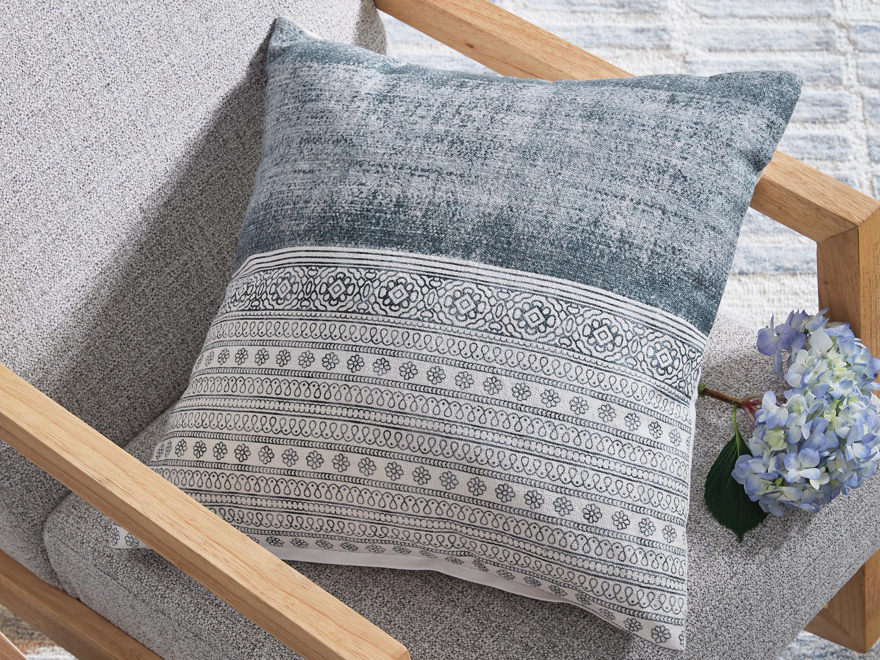 J&M Furniture - Ashley Furniture - Harperville Pillow (Set of 4) - Pillow (4/CS) - A1001127