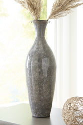 J&M Furniture - Ashley Furniture - Brockwich Vase - Vase - A2000589