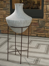J&M Furniture - Ashley Furniture - Estonbank Vase - Vase - A2000748