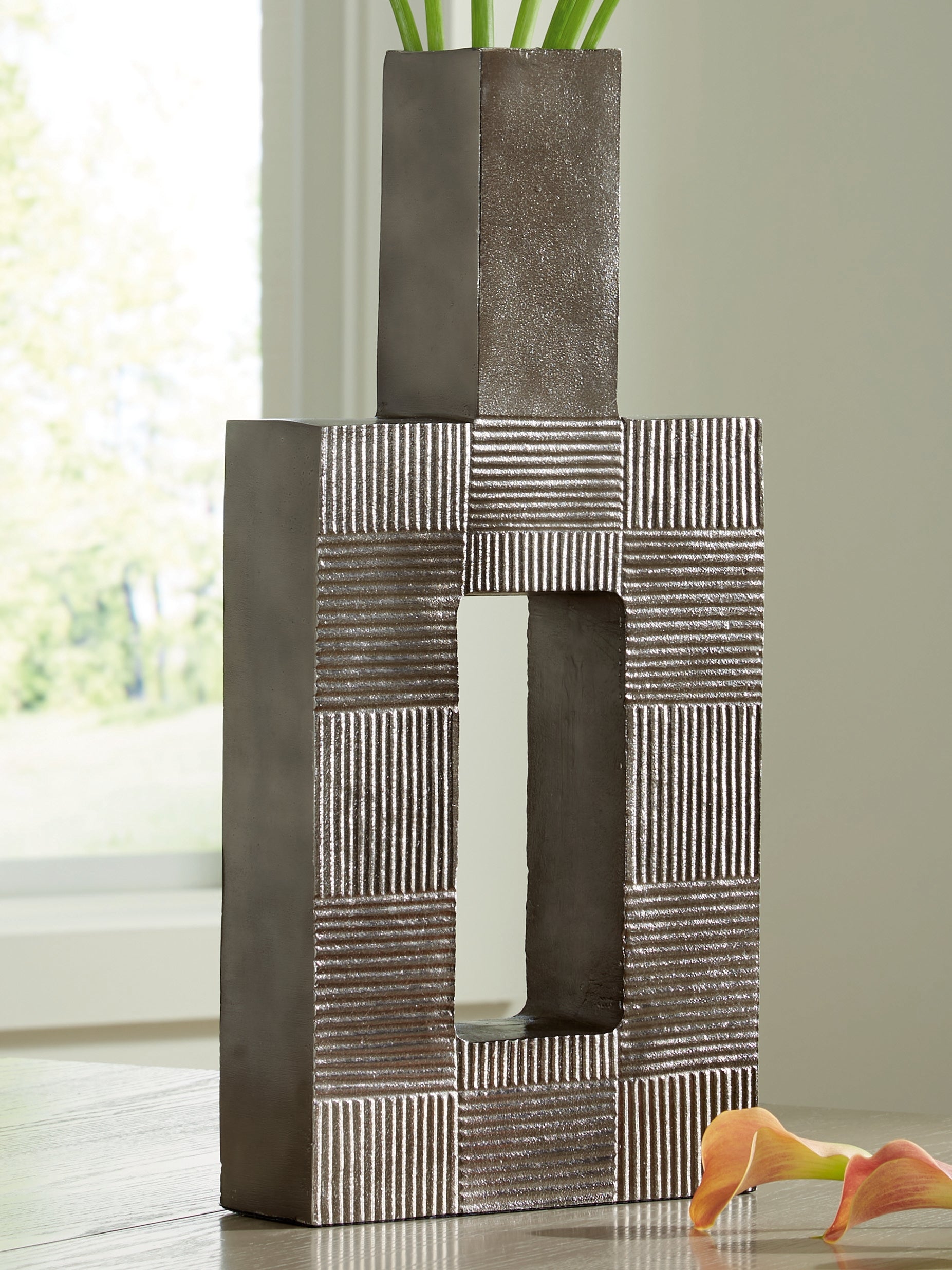 J&M Furniture - Ashley Furniture - Wrengrove Vase - Vase - A2000754