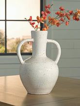 J&M Furniture - Ashley Furniture - Dallinworth Vase - Vase - A2000832