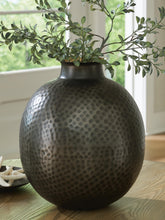 J&M Furniture - Ashley Furniture - Woody Vase - Vase - A2000845