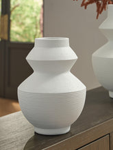 J&M Furniture - Ashley Furniture - Naveen Vase - Vase - A2000870