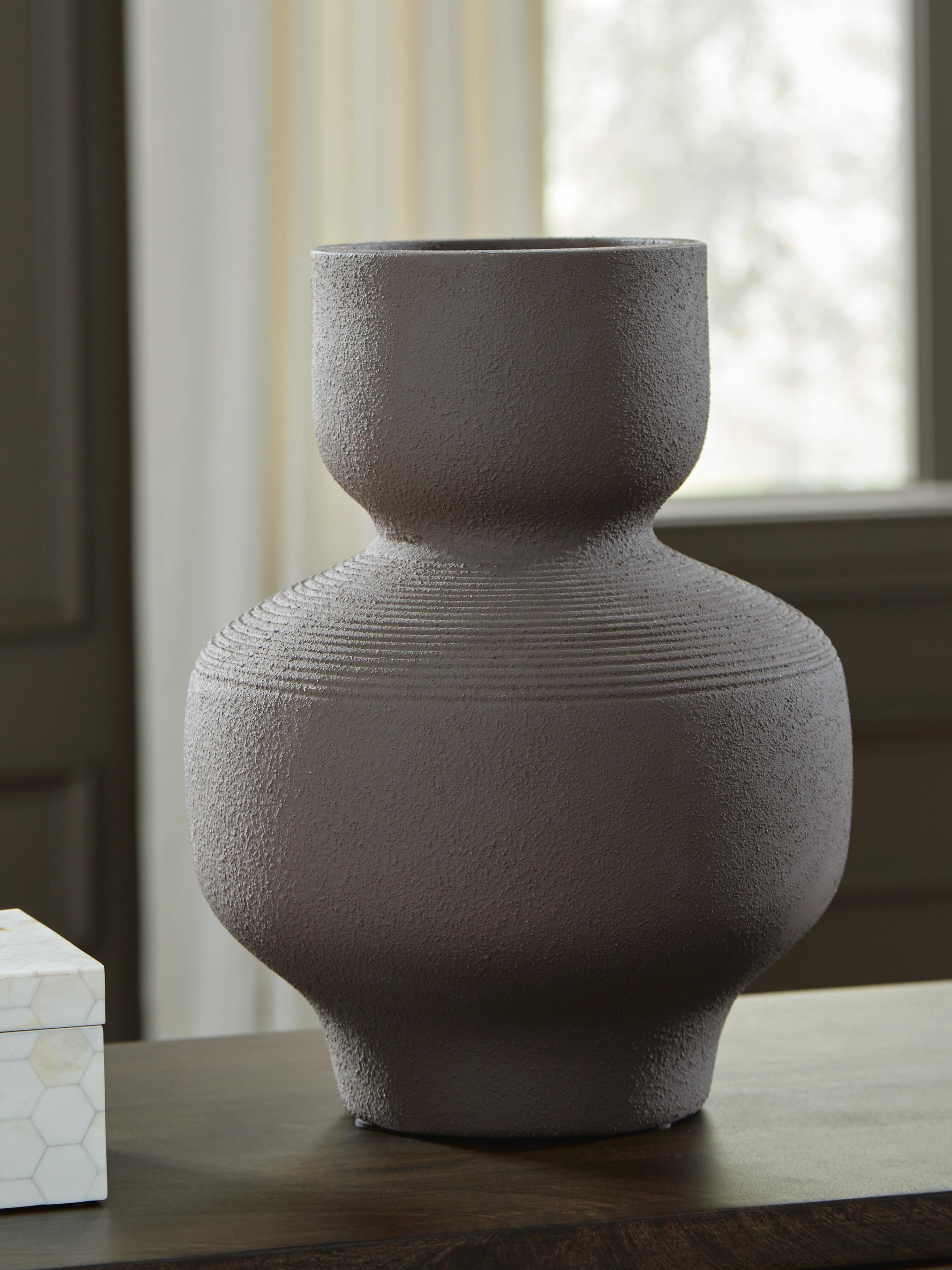 J&M Furniture - Ashley Furniture - Dalsen Vase - Vase - A2000872