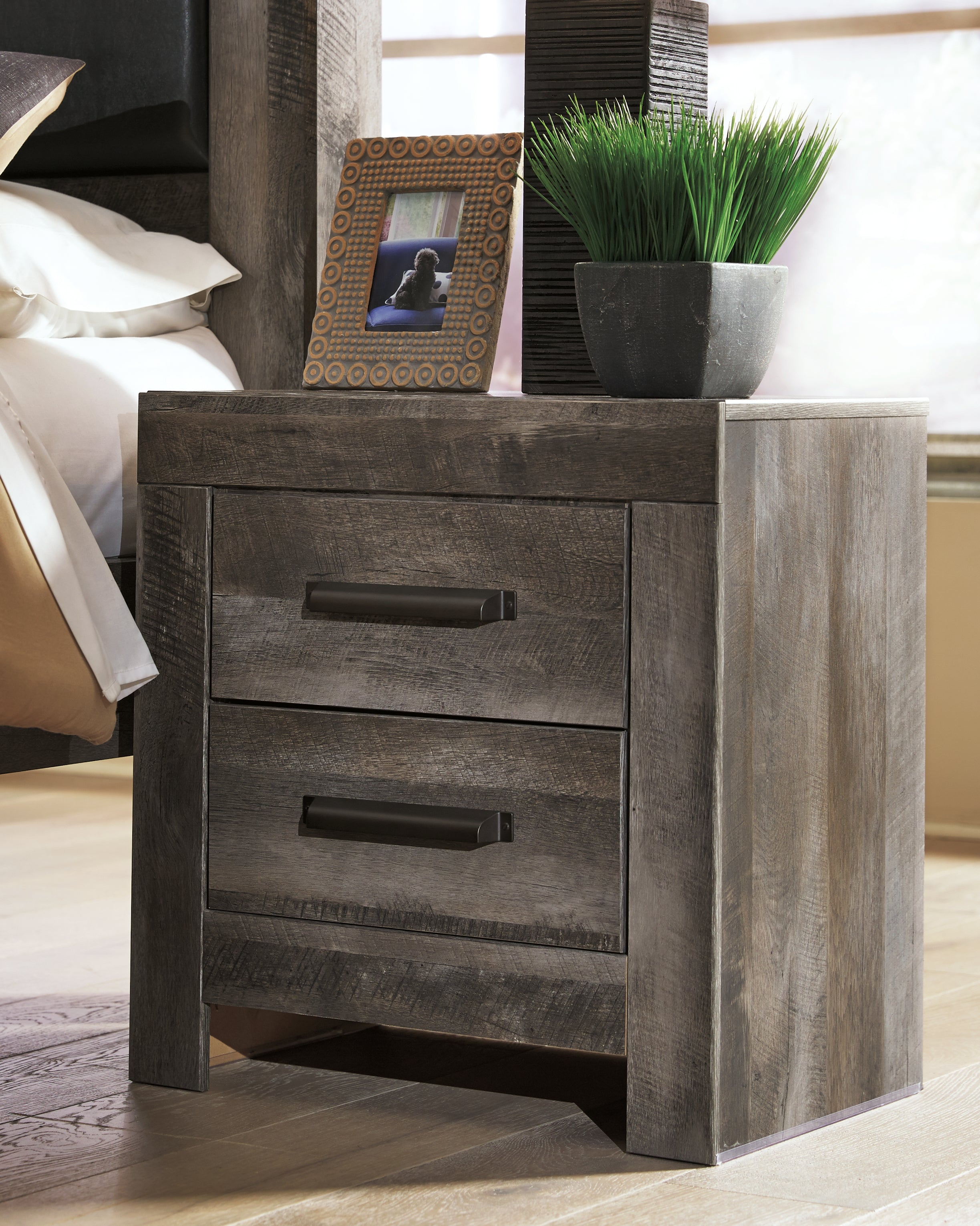 J&M Furniture - Ashley Furniture - Wynnlow Nightstand - Two Drawer Night Stand - B440-92
