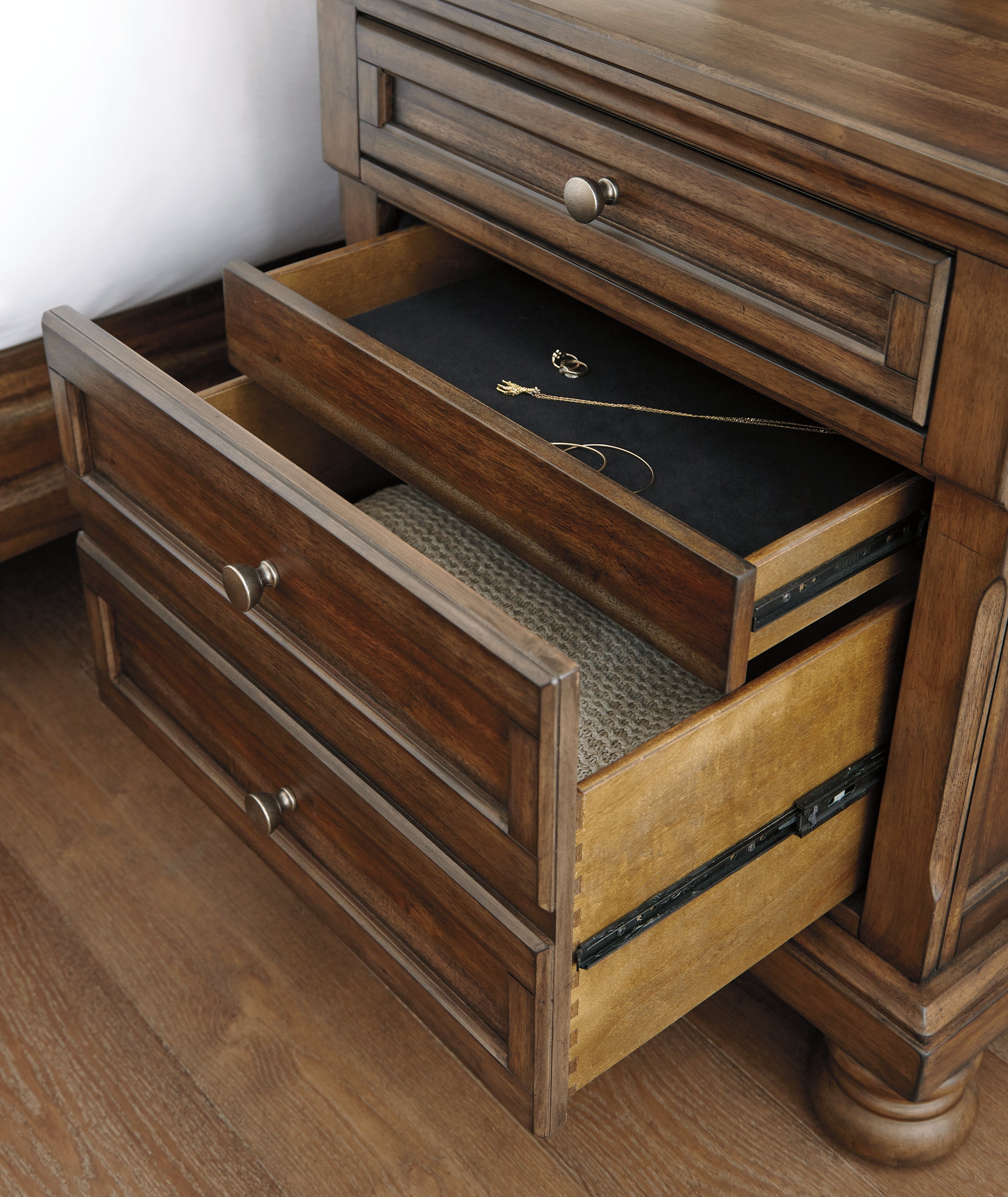 Flynnter Bedroom Ashley Furniture