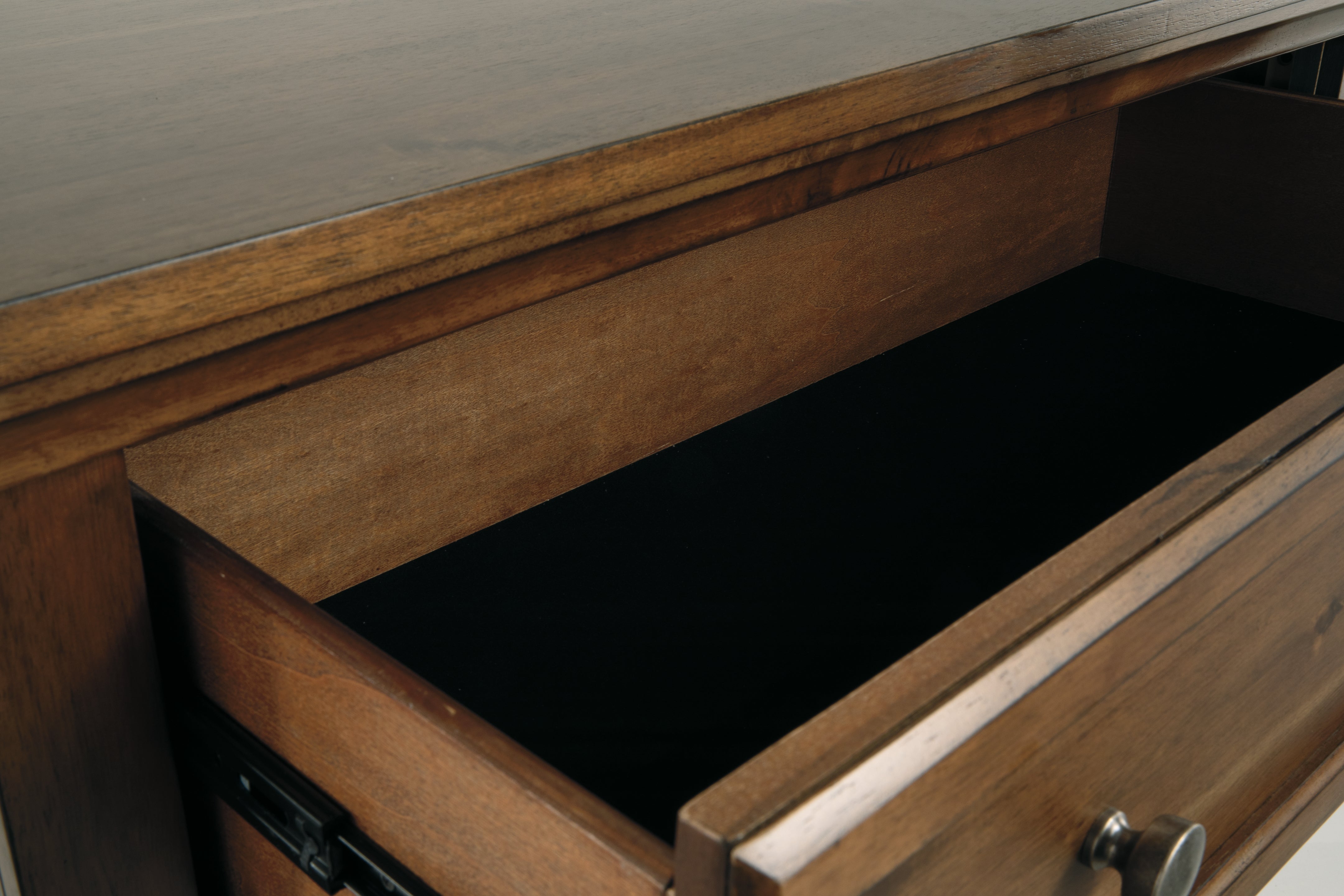 Flynnter Bedroom Ashley Furniture