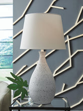 J&M Furniture - Ashley Furniture - Wyattford Table Lamp - Metal Table Lamp (1/CN) - L207614