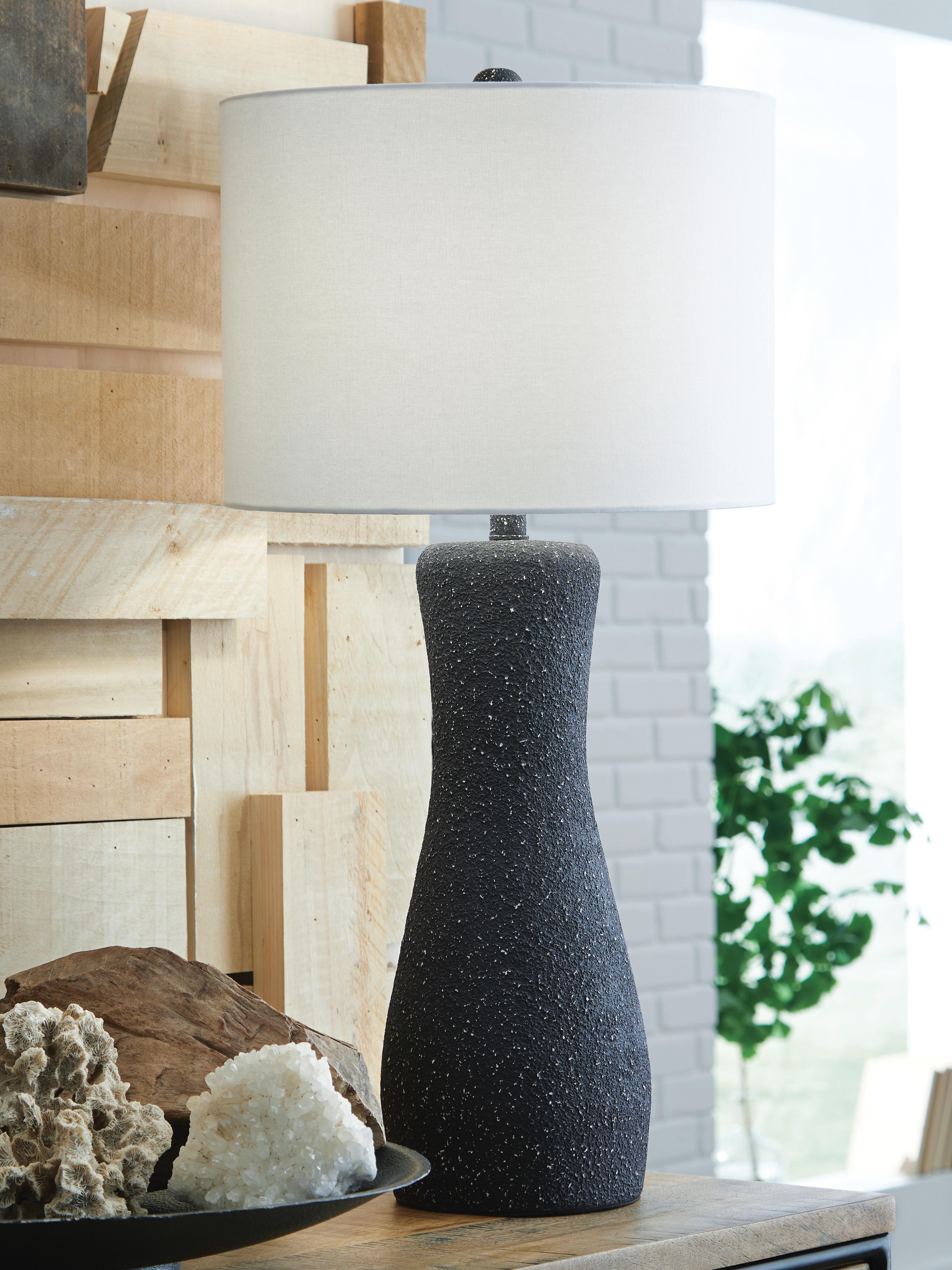 J&M Furniture - Ashley Furniture - Maykins Table Lamp - Metal Table Lamp (1/CN) - L207634