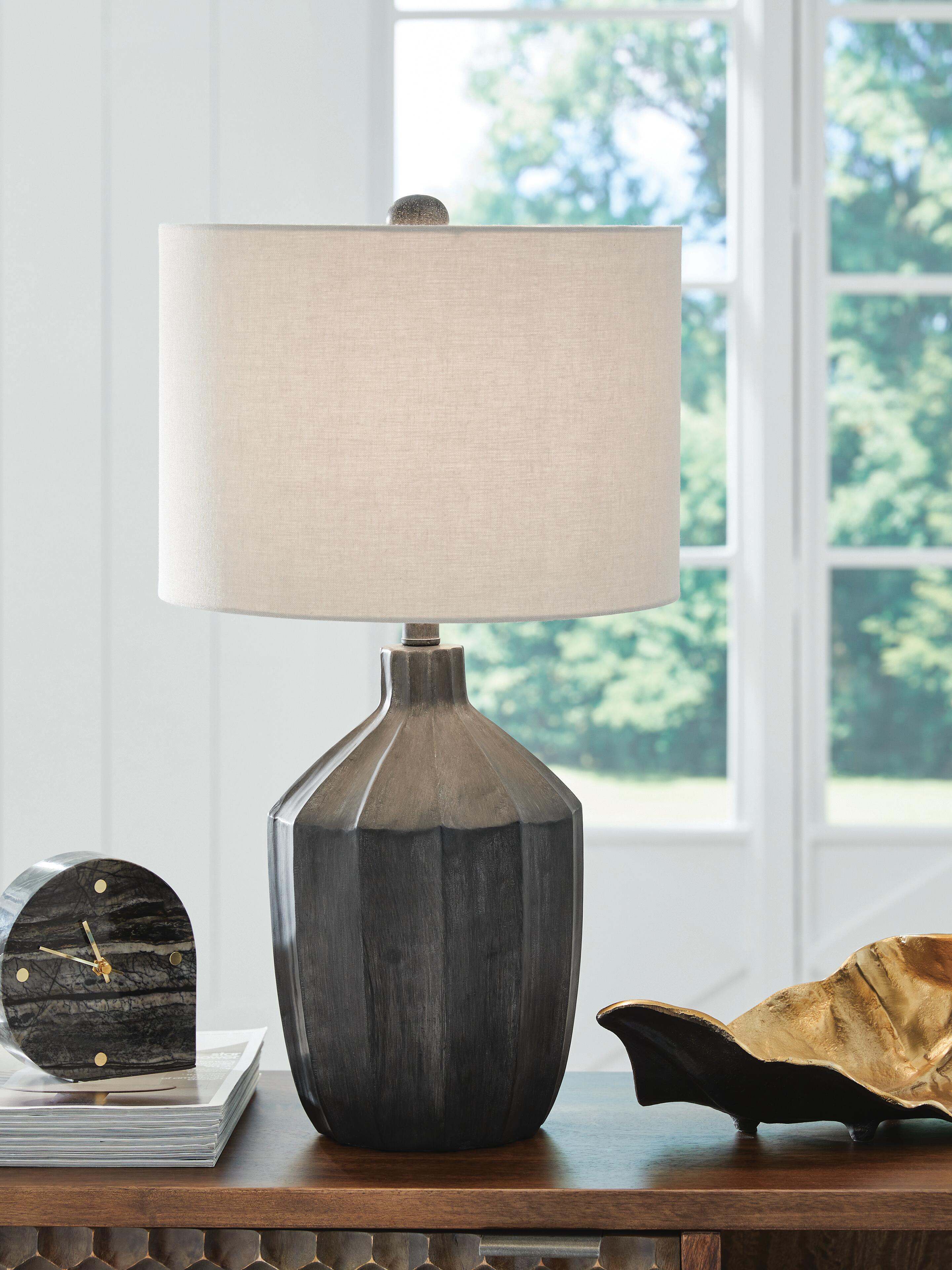 J&M Furniture - Ashley Furniture - Jilton Table Lamp - Poly Table Lamp (1/CN) - L235844