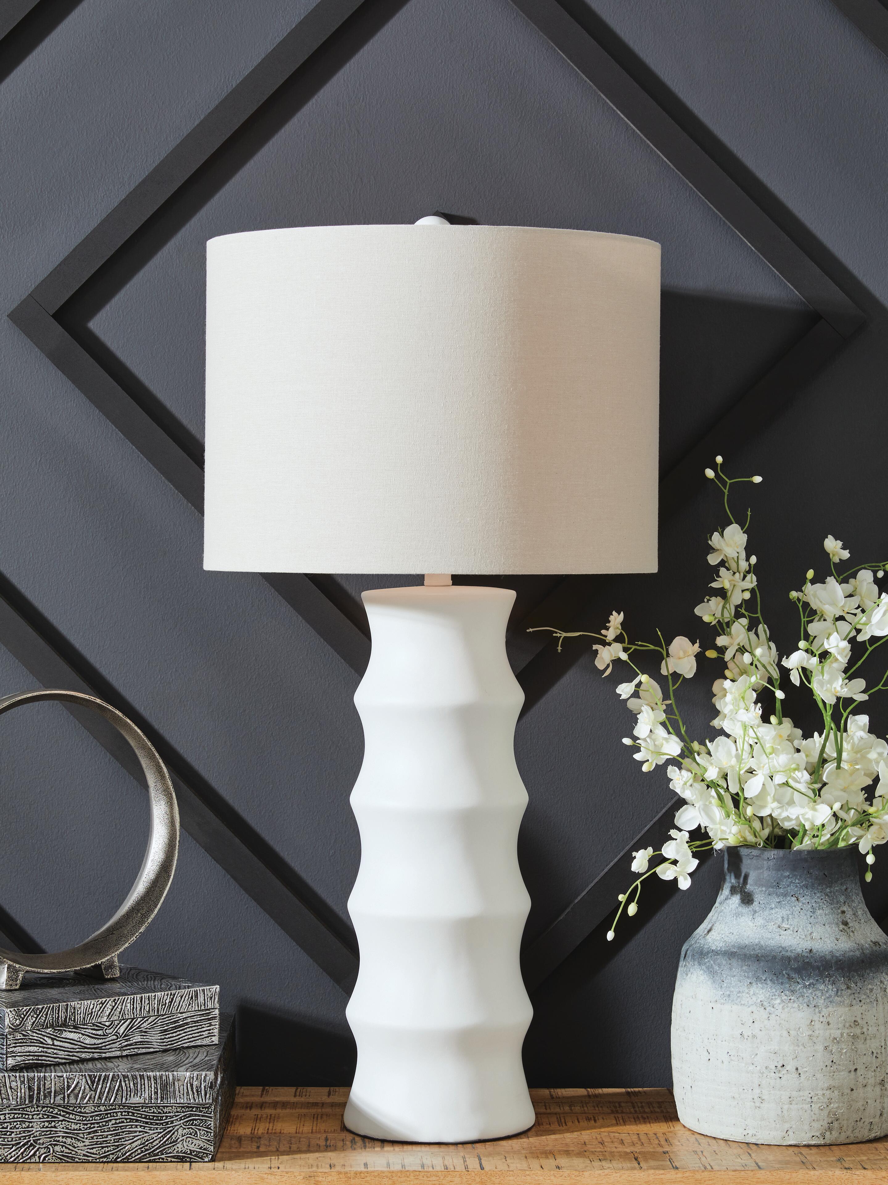 J&M Furniture - Ashley Furniture - Veraleigh Table Lamp - Poly Table Lamp (1/CN) - L235854
