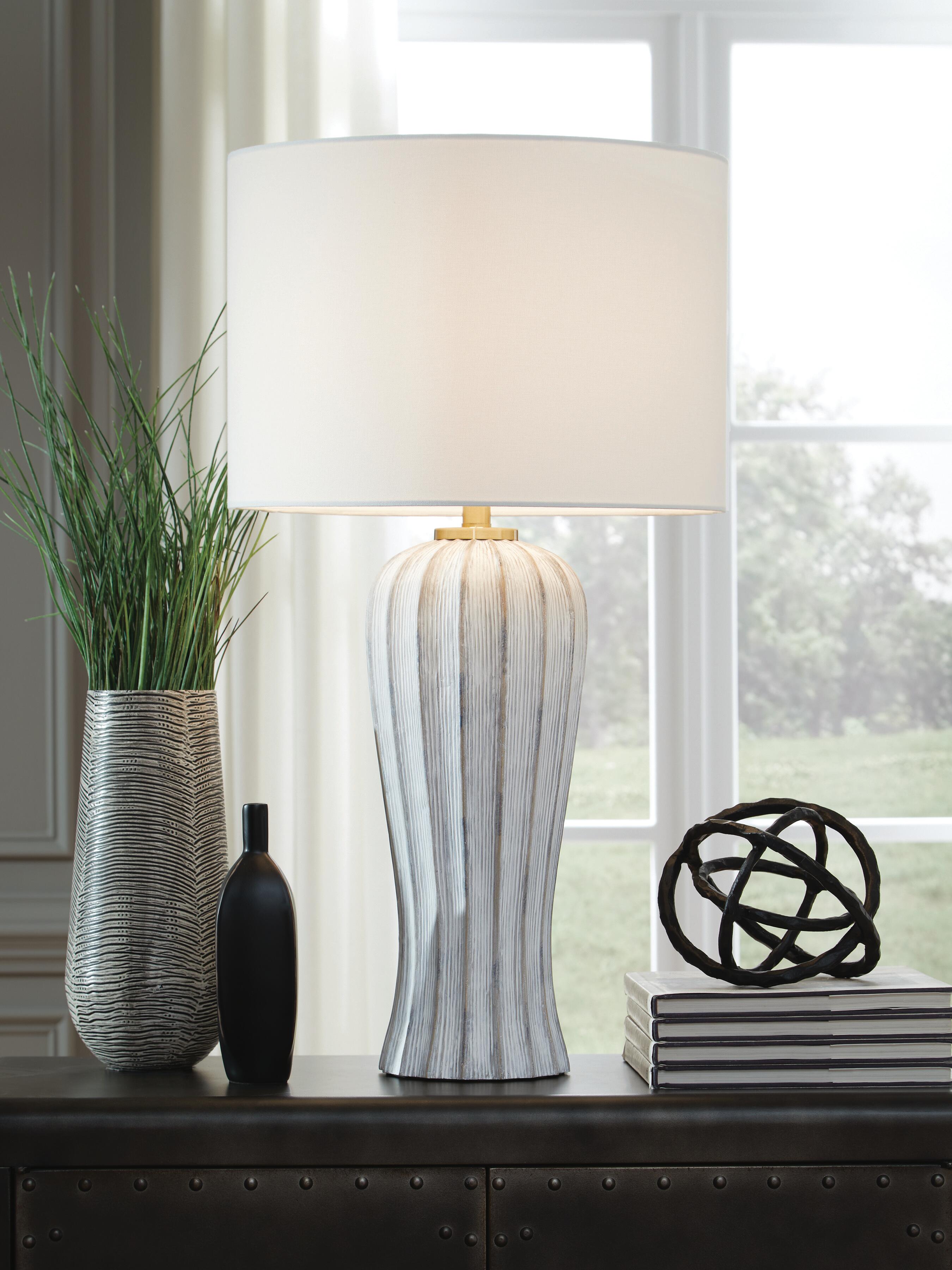 J&M Furniture - Ashley Furniture - Lanwell Table Lamp - Poly Table Lamp (1/CN) - L235894
