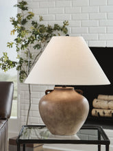 J&M Furniture - Ashley Furniture - Ferrilby Table Lamp - Poly Table Lamp (1/CN) - L236064