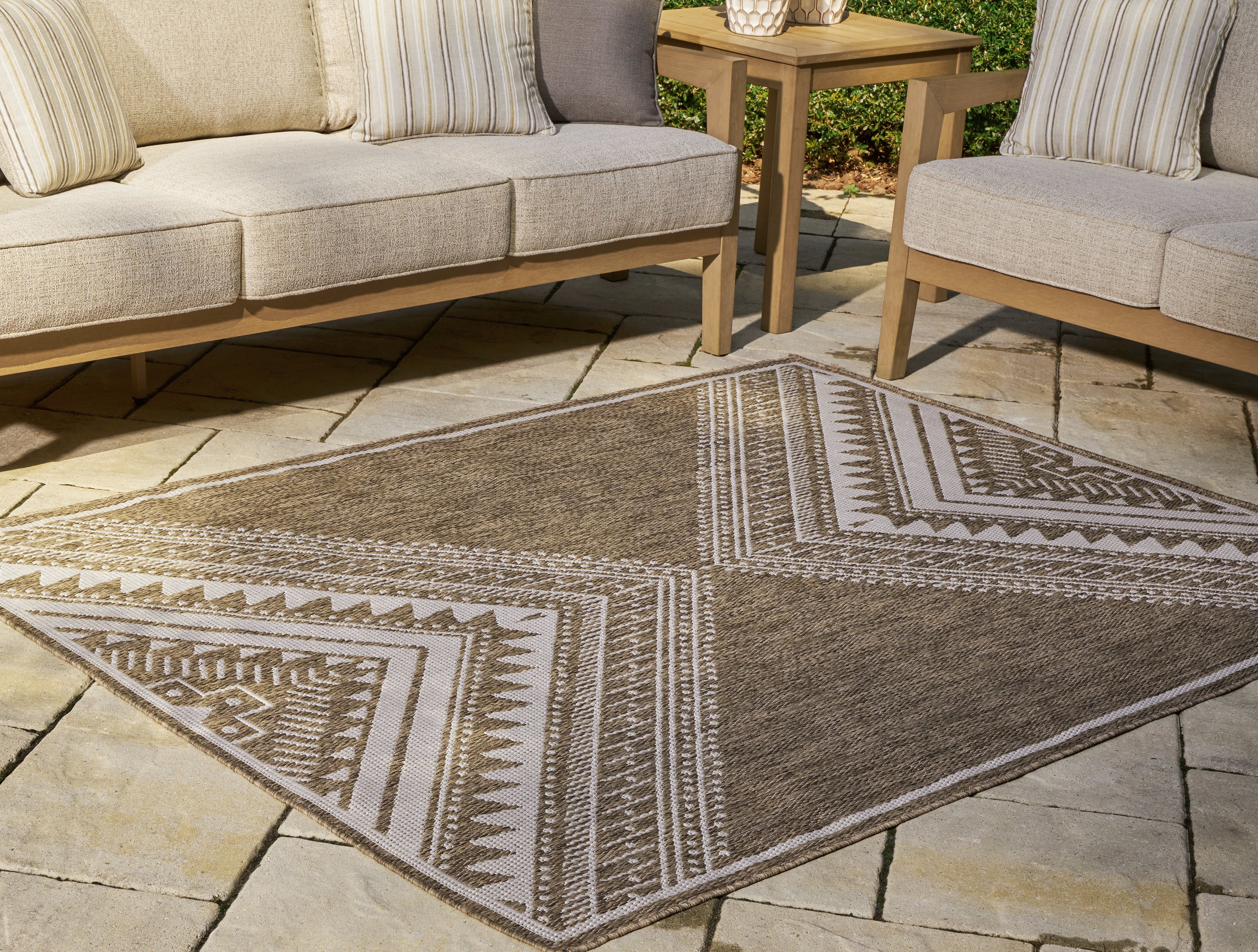 J&M Furniture - Ashley Furniture - Dunsler 8' x 10' Rug - 8' x 10' Rug - R900011