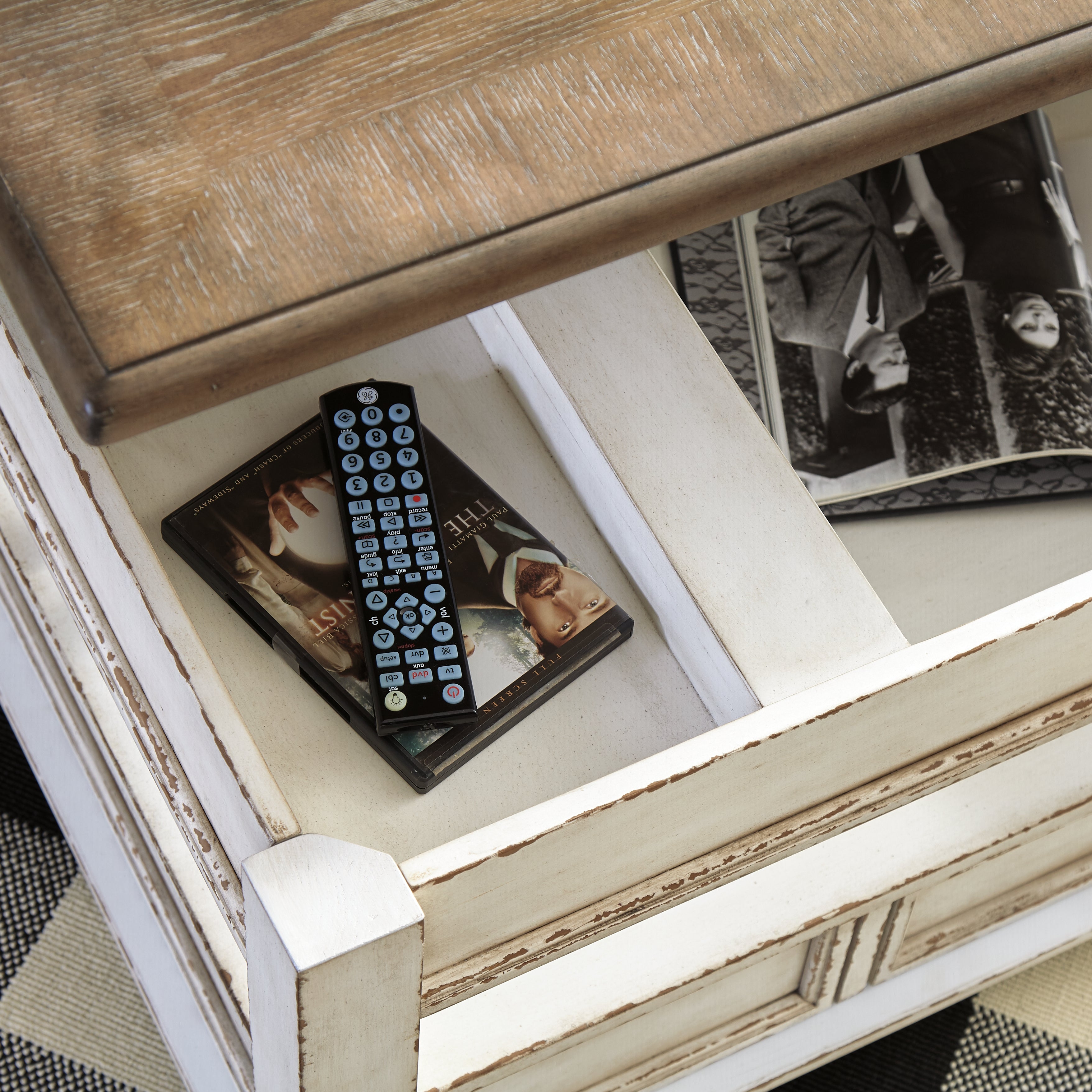Realyn Coffee Table with Lift Top Ashley Furniture