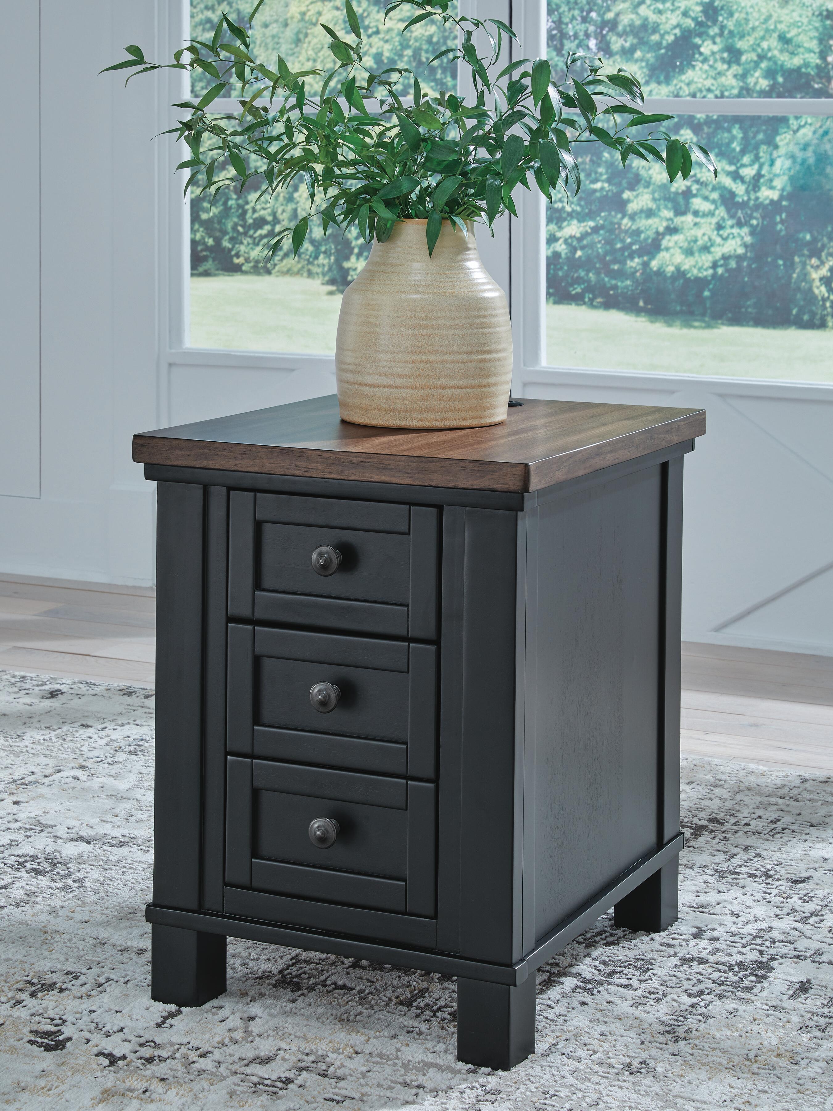 J&M Furniture - Ashley Furniture - Wildenauer Chairside End Table - Chair Side End Table - T664-7