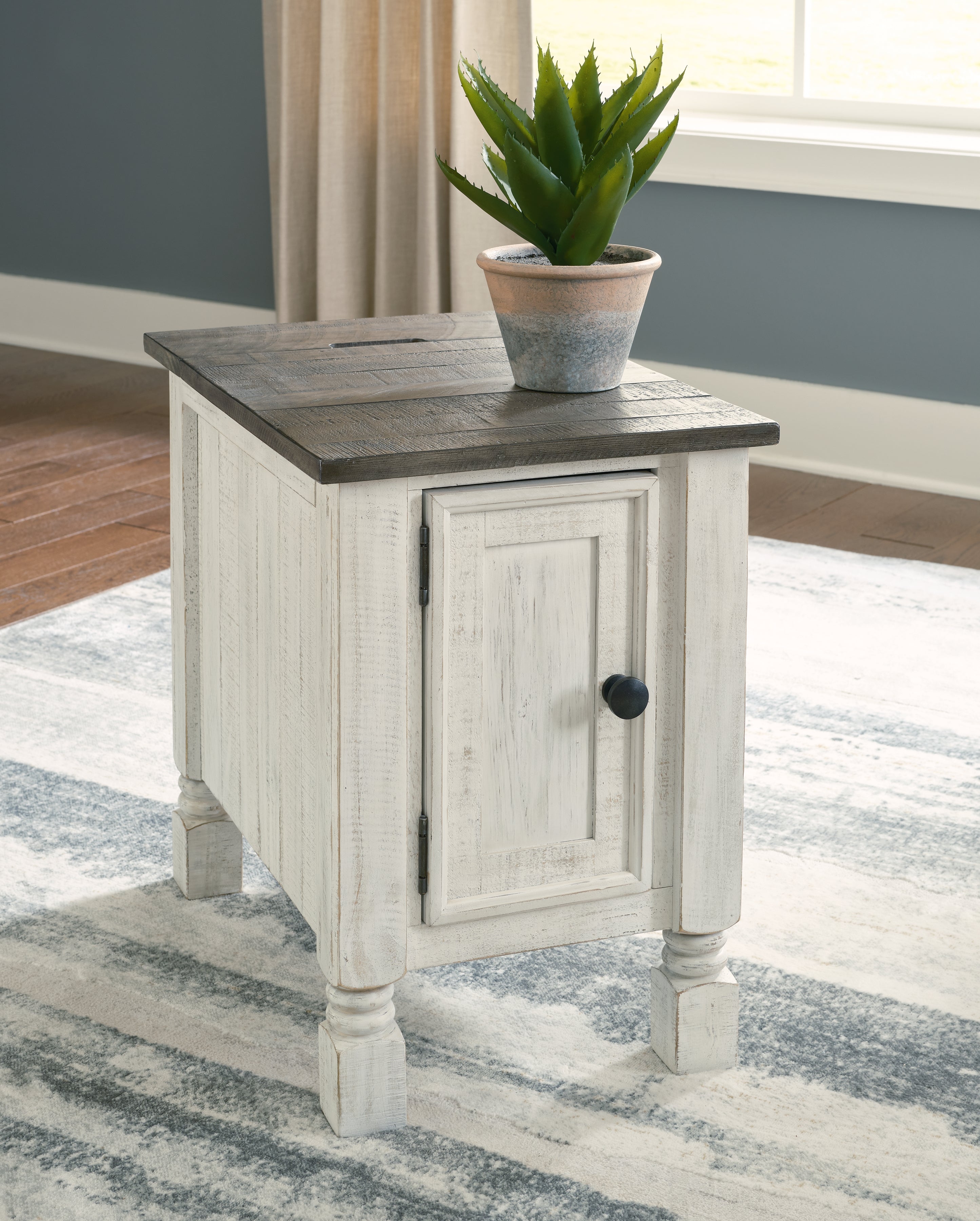 J&M Furniture - Ashley Furniture - Havalance Chairside End Table - Chair Side End Table - T994-7
