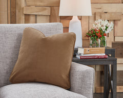 J&M Furniture - Ashley Furniture - Caygan Pillow (Set of 4) - Pillow (4/CS) / Honey - A1000917
