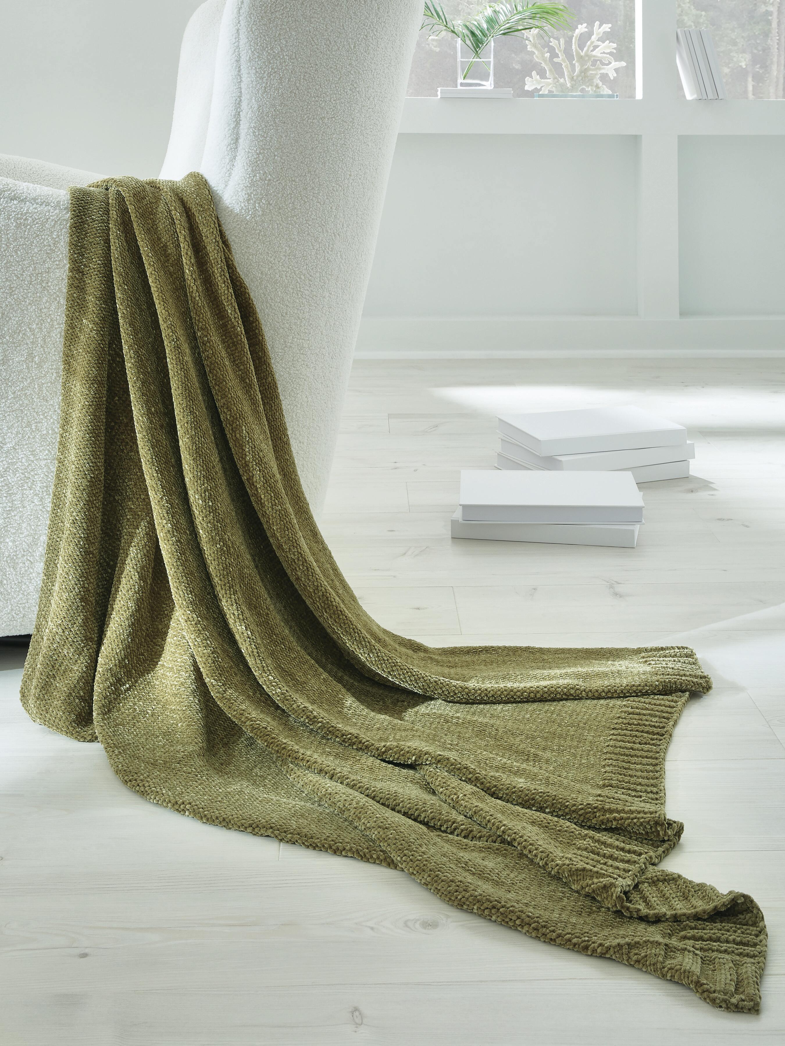 J&M Furniture - Ashley Furniture - Anawood Throw (Set of 3) - Throw (3/CS) - A1001178