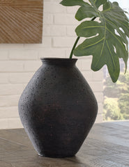 J&M Furniture - Ashley Furniture - Hannela Vase - Vase / Antique Tan - A2000513