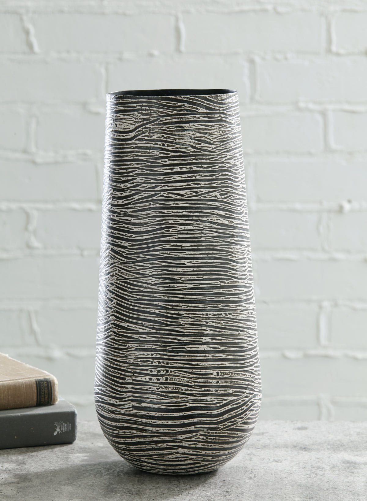 J&M Furniture - Ashley Furniture - Fynn Vase - Vase / Antique Gray - A2000515