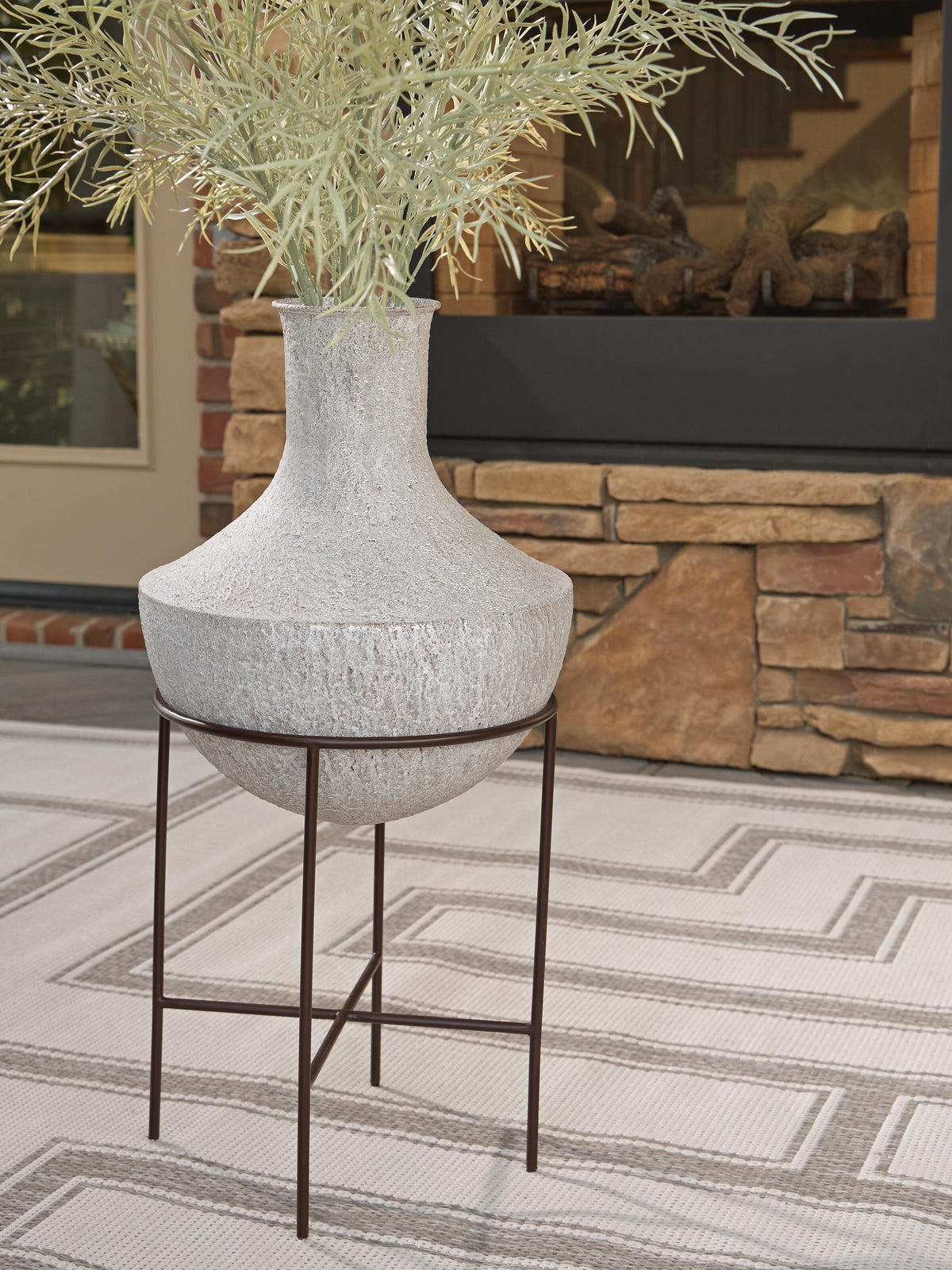J&M Furniture - Ashley Furniture - Estonbank Vase - Vase - A2000747