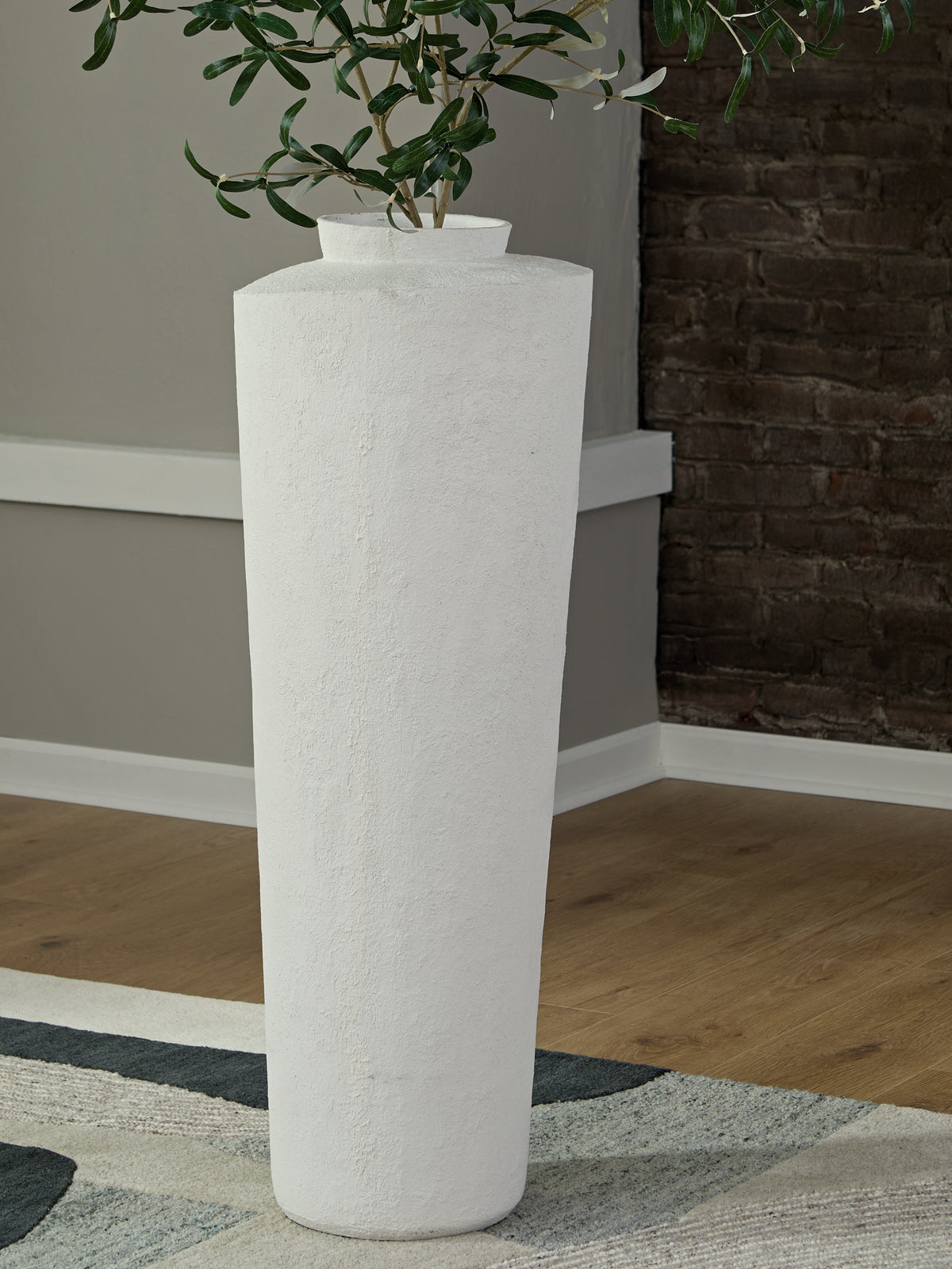 J&M Furniture - Ashley Furniture - Flurinworth Vase - Vase / Cream - A2000769