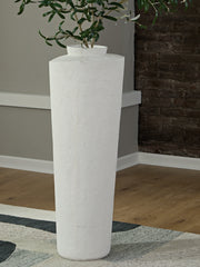 J&M Furniture - Ashley Furniture - Flurinworth Vase - Vase / Cream - A2000769