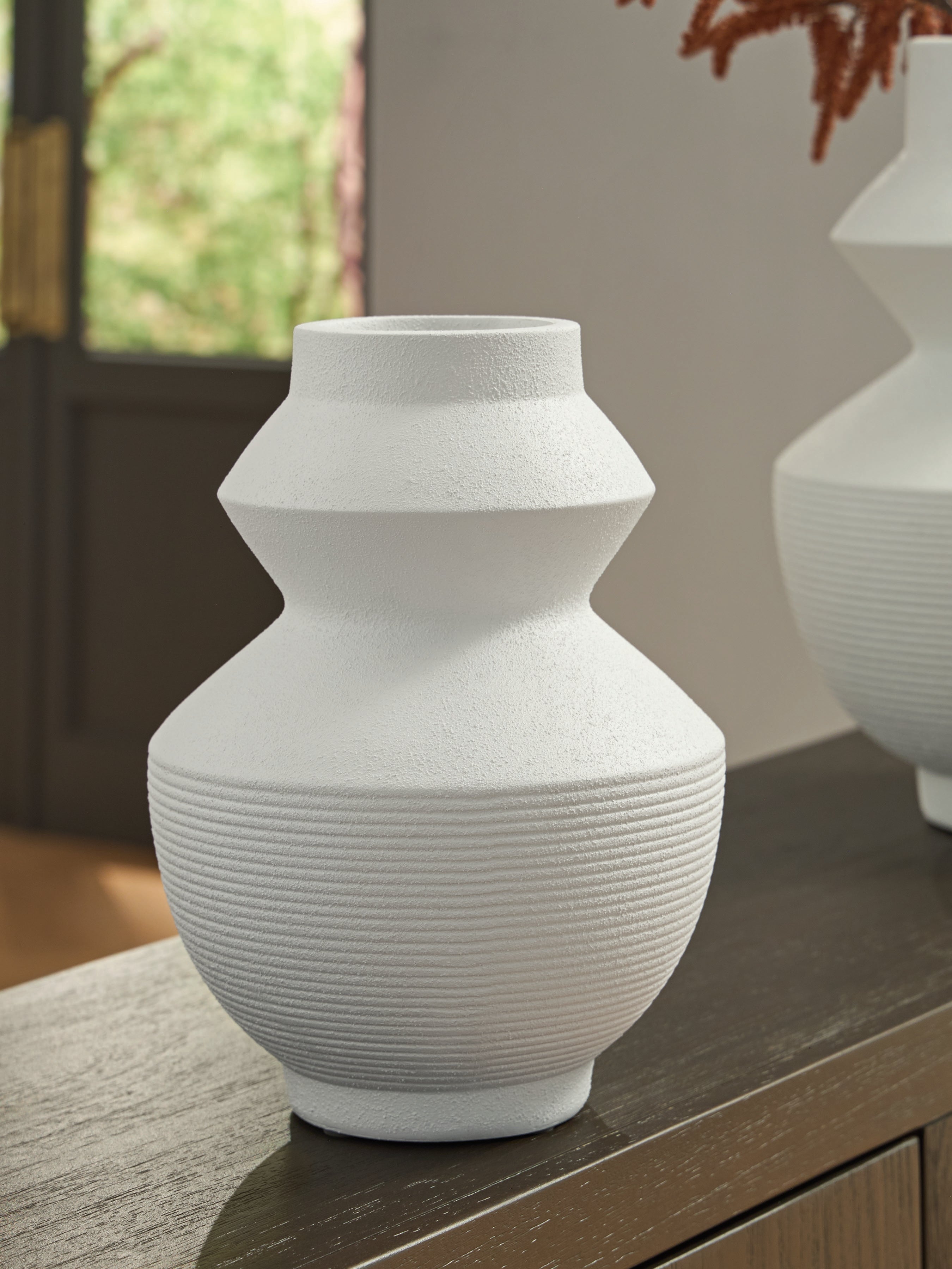 J&M Furniture - Ashley Furniture - Naveen Vase - Vase / White - A2000870