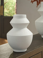 J&M Furniture - Ashley Furniture - Naveen Vase - Vase / White - A2000870