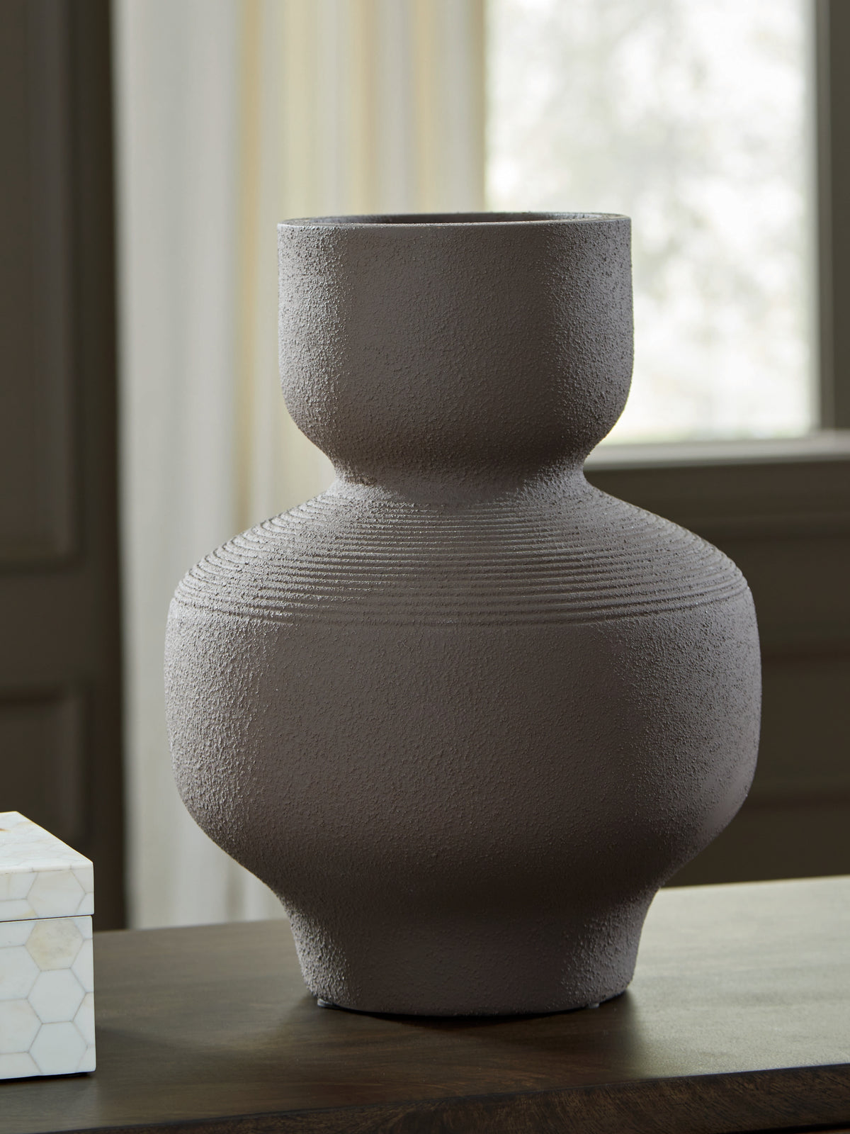 J&M Furniture - Ashley Furniture - Dalsen Vase - Vase / Brown - A2000872