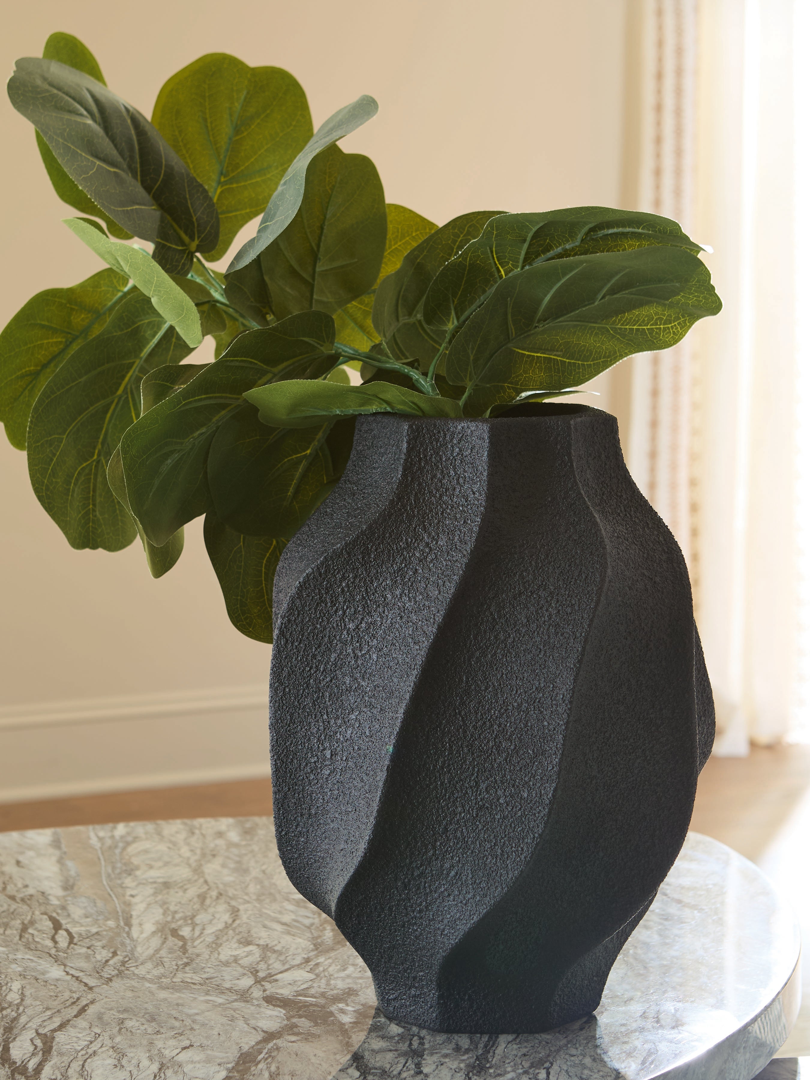 J&M Furniture - Ashley Furniture - Judworth Vase - Vase / Black - A2000874