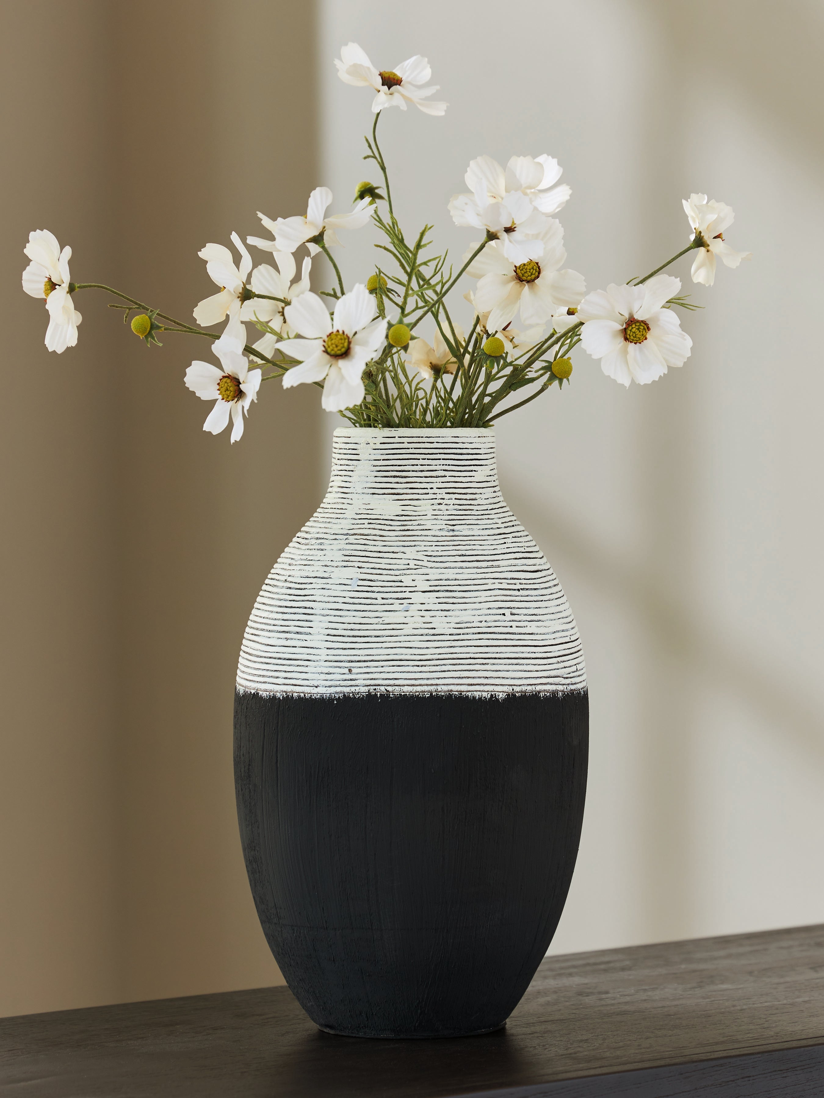 J&M Furniture - Ashley Furniture - Girtha Vase - Vase / Antique White/Black - A2000876