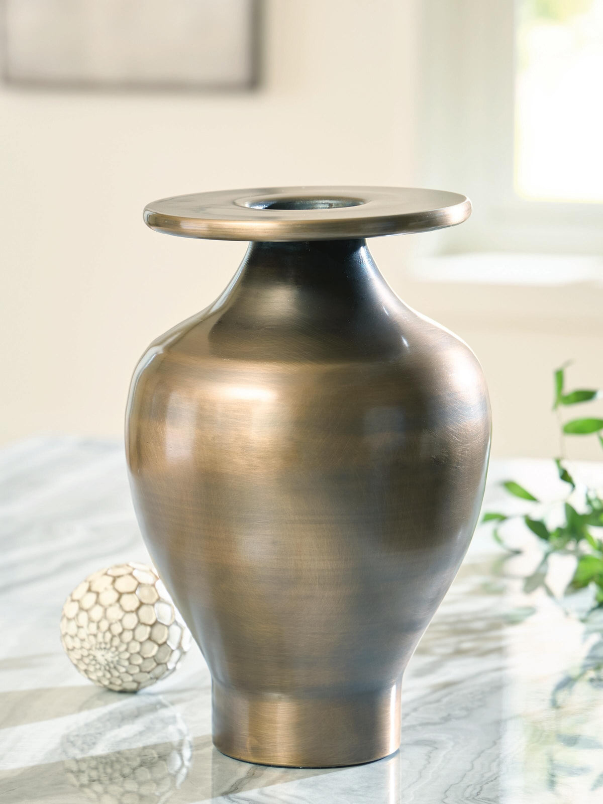 J&M Furniture - Ashley Furniture - Fedorleigh Vase - Vase - A2000894