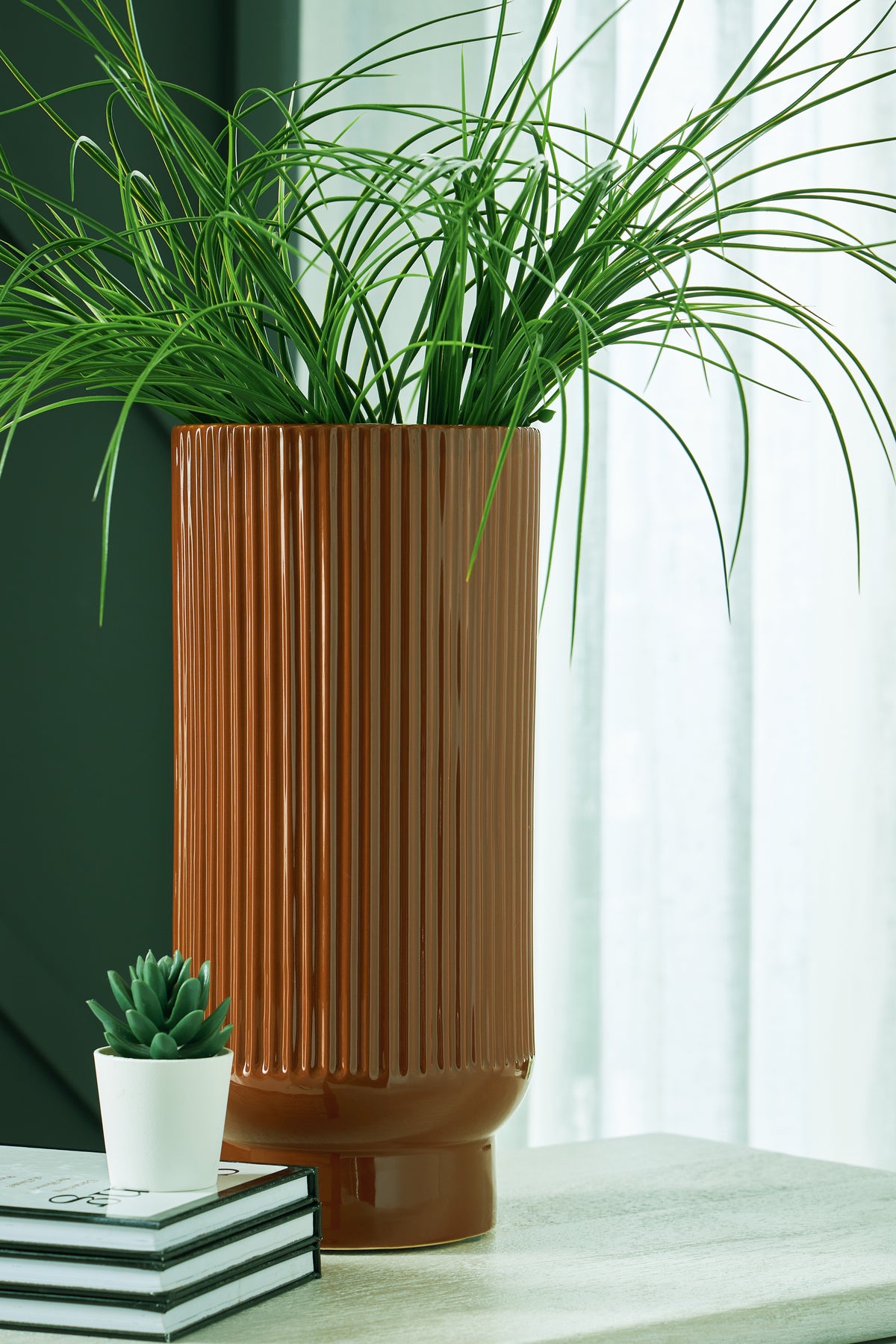 J&M Furniture - Ashley Furniture - Avalyah Vase (Set of 2) - Vase (2/CS) / Burnt Umber - A2900023