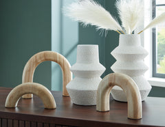 J&M Furniture - Ashley Furniture - Maddwarth Accessory Set (Set of 5) - Accessory Set (5/CN) / White/Natural Brown - A2C00214
