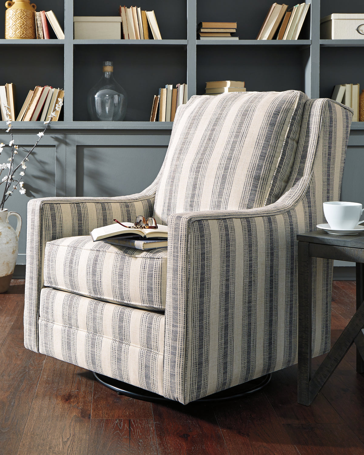 J&M Furniture - Ashley Furniture - Kambria Swivel Glider Accent Chair - Swivel Glider Accent Chair / Ivory/Black - A3000207