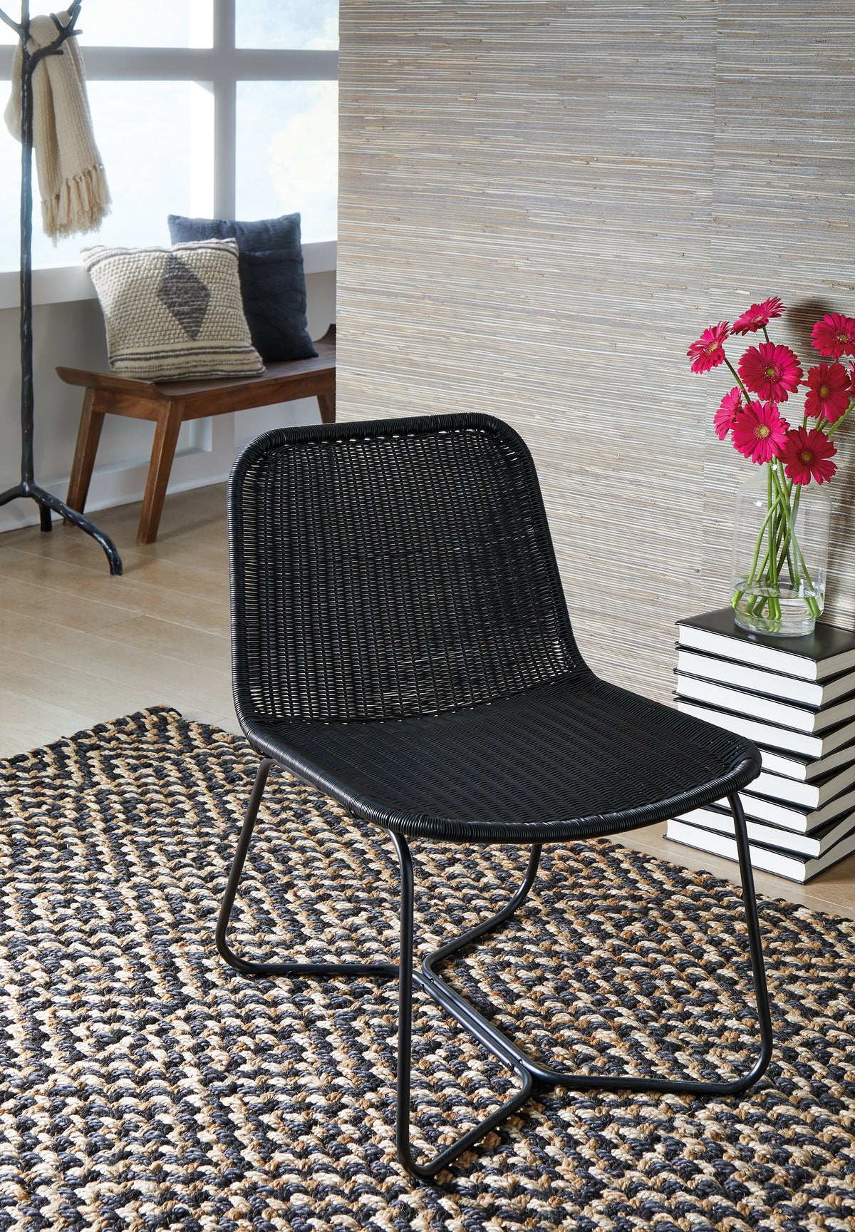 J&M Furniture - Ashley Furniture - Daviston Accent Chair - Accent Chair / Black - A3000614