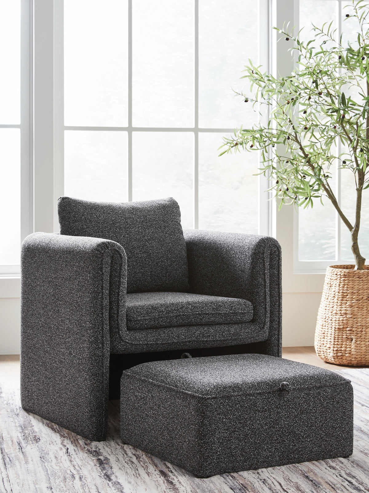 J&M Furniture - Ashley Furniture - Vreni Accent Chair - Accent Chair / Charcoal/Black - A3000754
