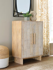 J&M Furniture - Ashley Furniture - Dallinbury Accent Cabinet - Accent Cabinet - A4000696