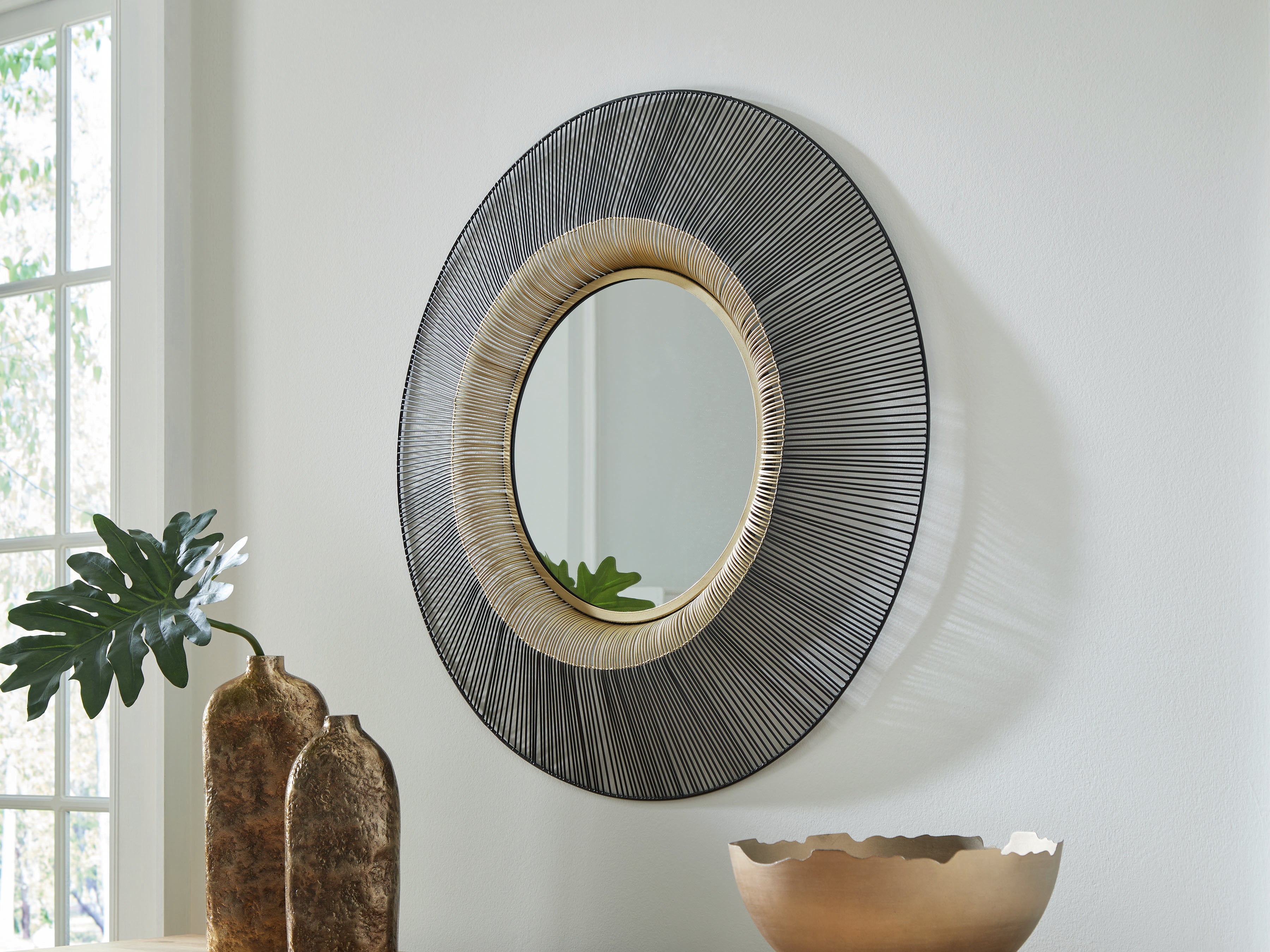 J&M Furniture - Ashley Furniture - Dallmen Accent Mirror - Accent Mirror / Black/Gold Finish - A8010407