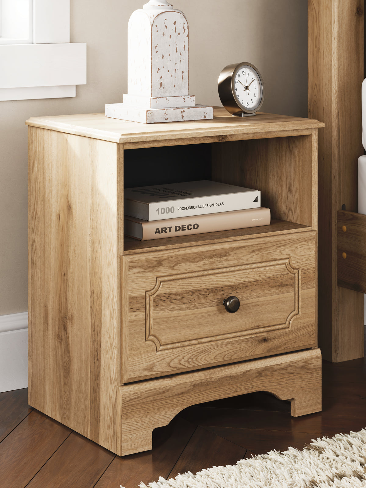 J&M Furniture - Ashley Furniture - Aleaport Nightstand - One Drawer Night Stand / Warm Brown - PCB1075-91