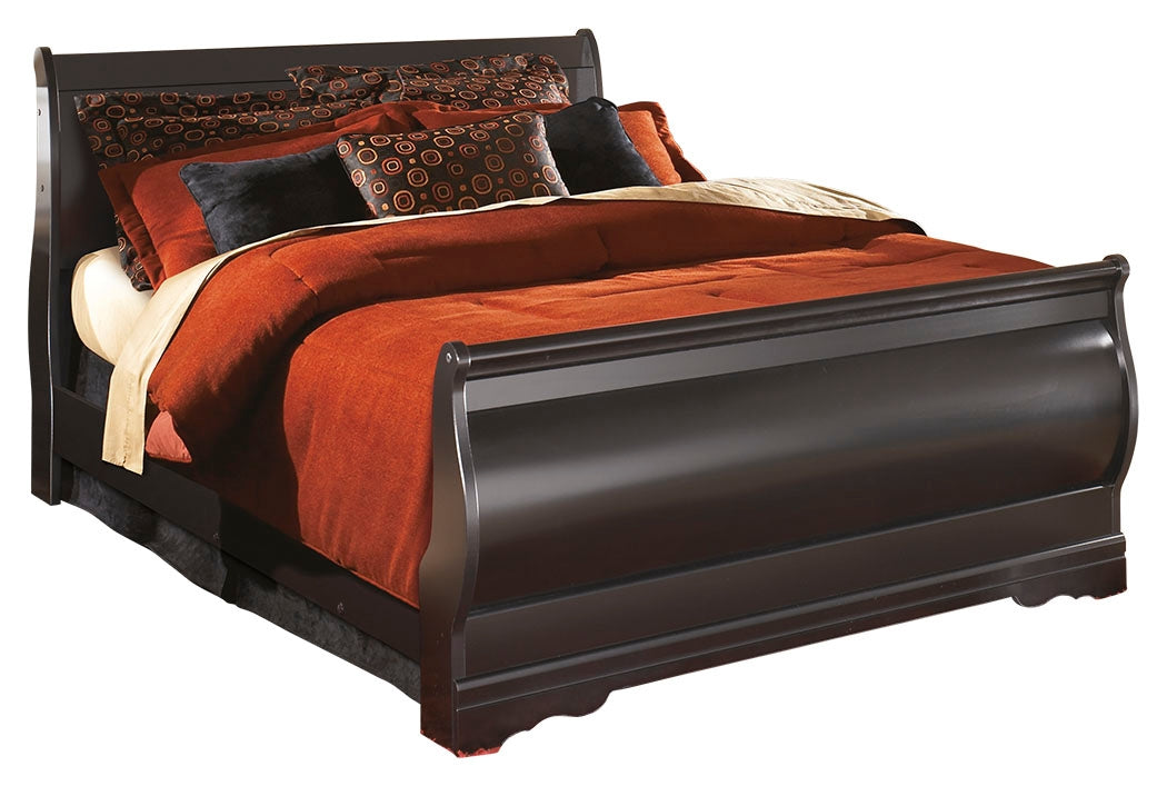 Huey Vineyard Queen Sleigh Bed with Mirrored Dresser and 2 Nightstands