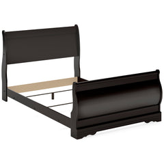 Huey Vineyard Full Sleigh Bed and Dresser