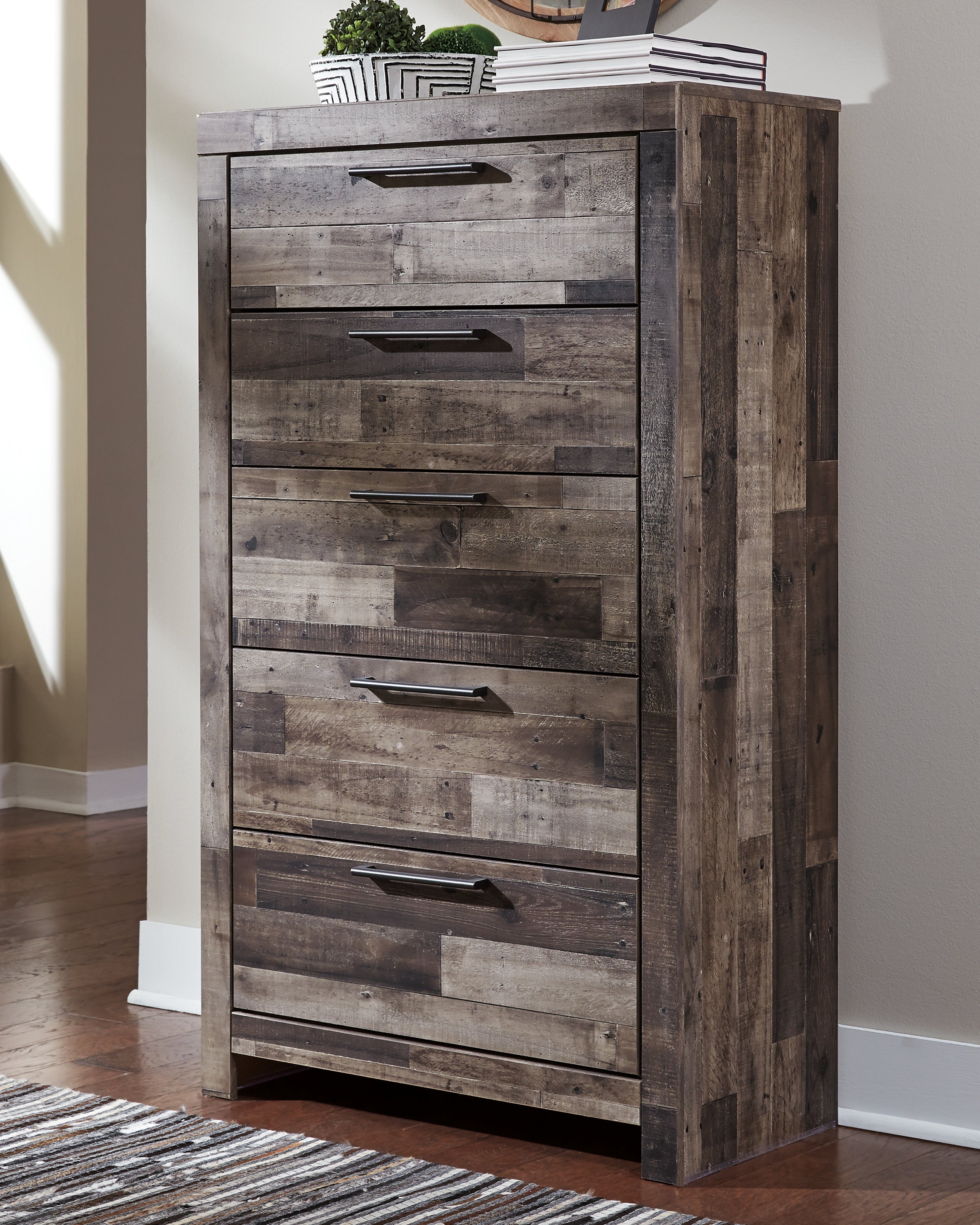 J&M Furniture - Ashley Furniture - Derekson Chest of Drawers - Five Drawer Chest / Multi Gray - B200-46