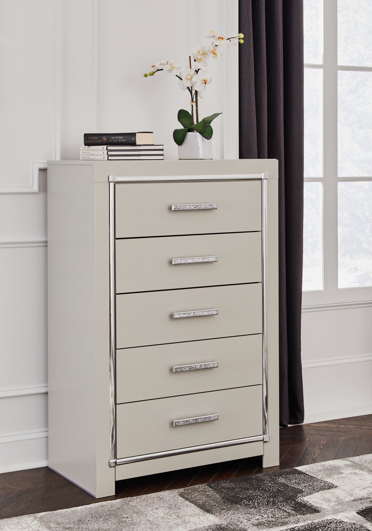 J&M Furniture - Ashley Furniture - Zyniden Chest of Drawers - Five Drawer Chest / Silver - B2114-46