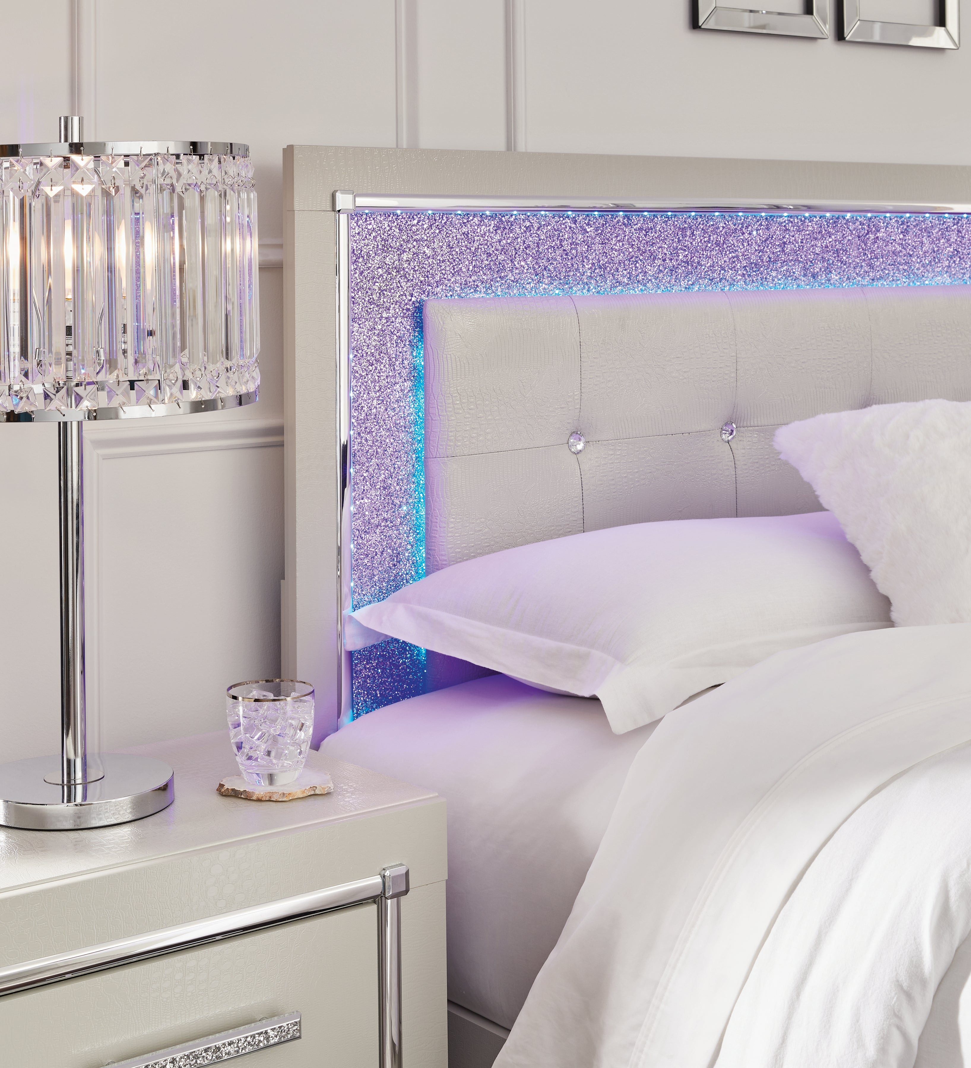 Zyniden Queen Upholstered Panel Bed