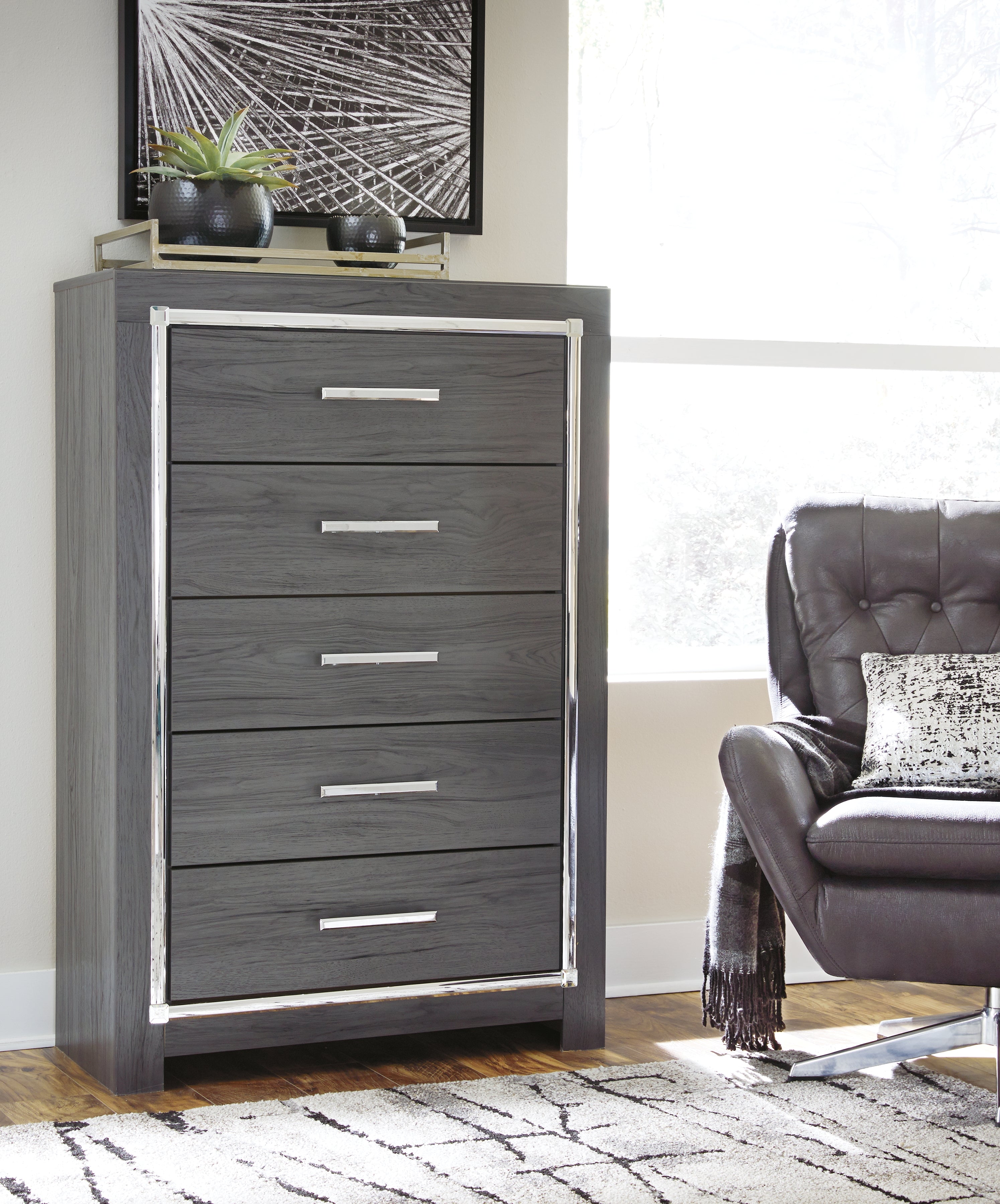 J&M Furniture - Ashley Furniture - Lodanna Chest of Drawers - Five Drawer Chest / Gray - B214-46